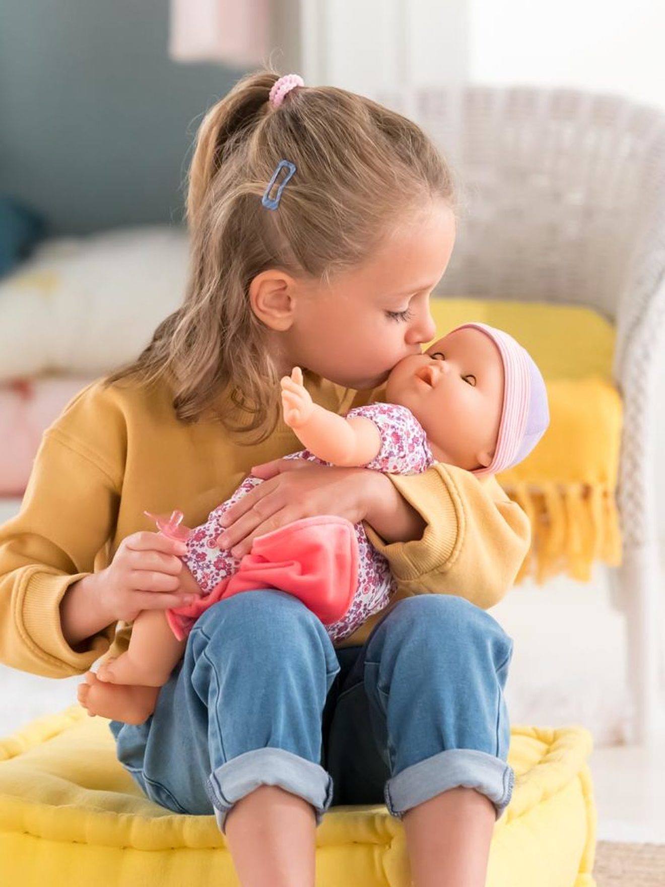 Poupée Emilie suce son pouce COROLLE rose