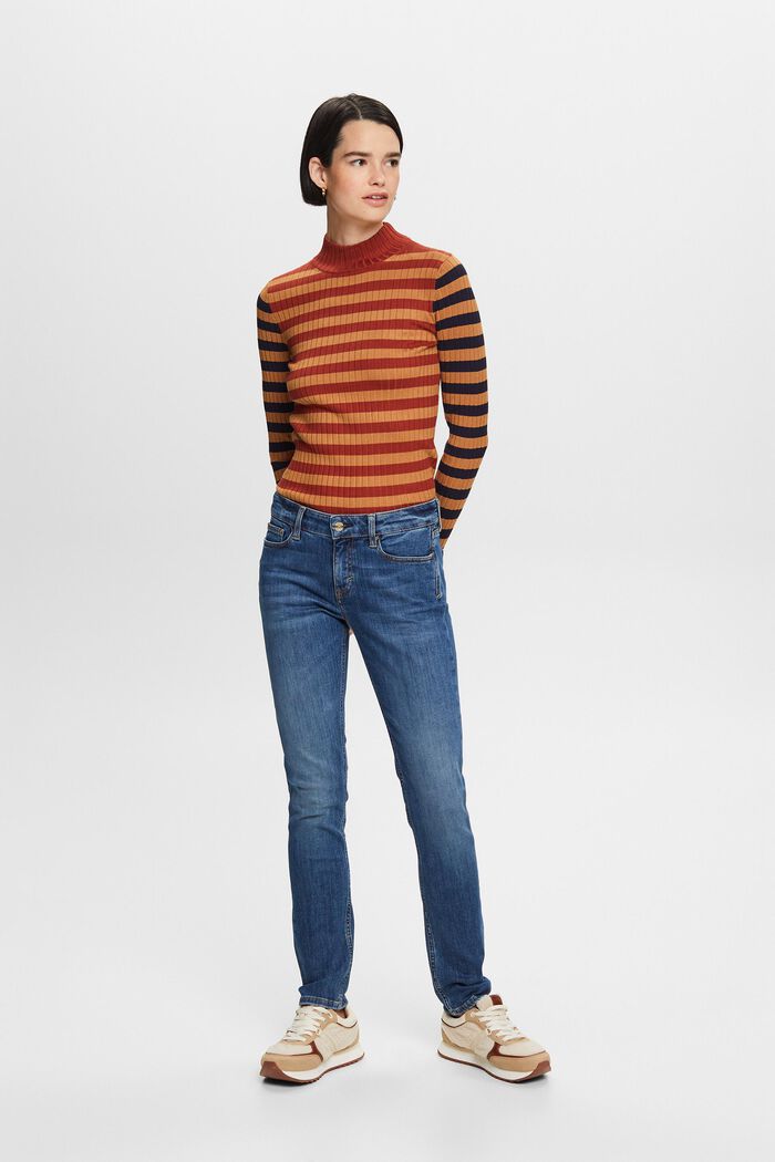 Schmal geschnittene Jeans mit mittelhohem Bund