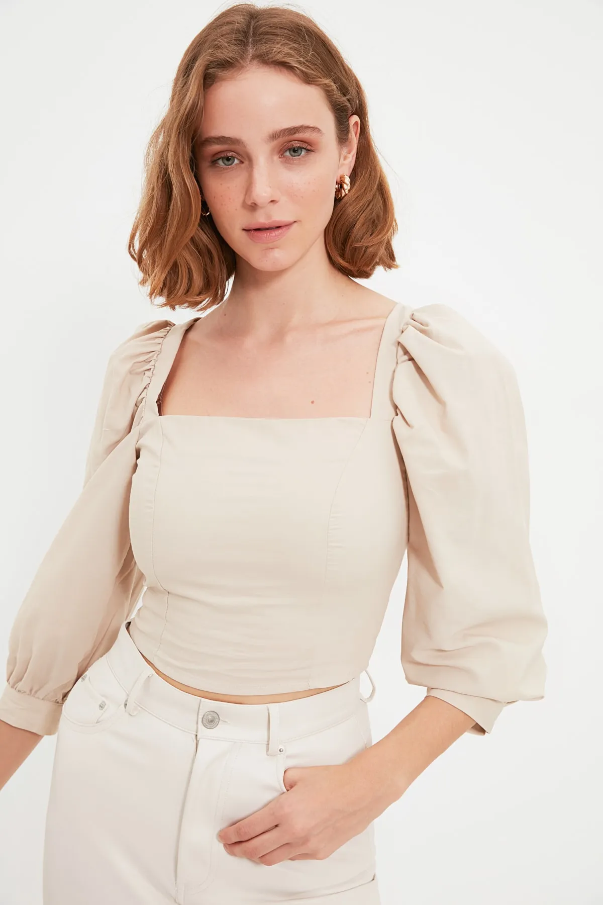 Trendyol Collection  Nerzfarbene, gewebte Bluse mit Ballonärmeln und quadratischem Ausschnitt TWOAW21BZ0210