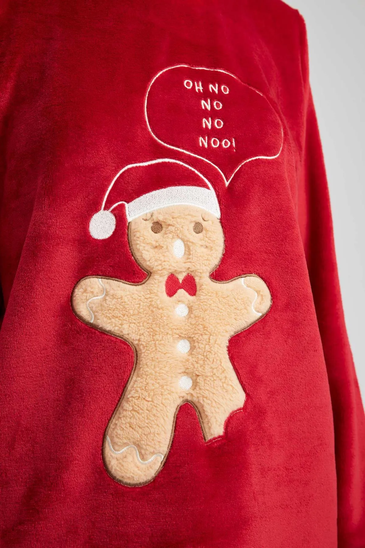 DeFacto  Verlieben Sie sich in ein weihnachtliches Pyjama-Set aus Fleece mit langen Ärmeln, A3369ax23wn