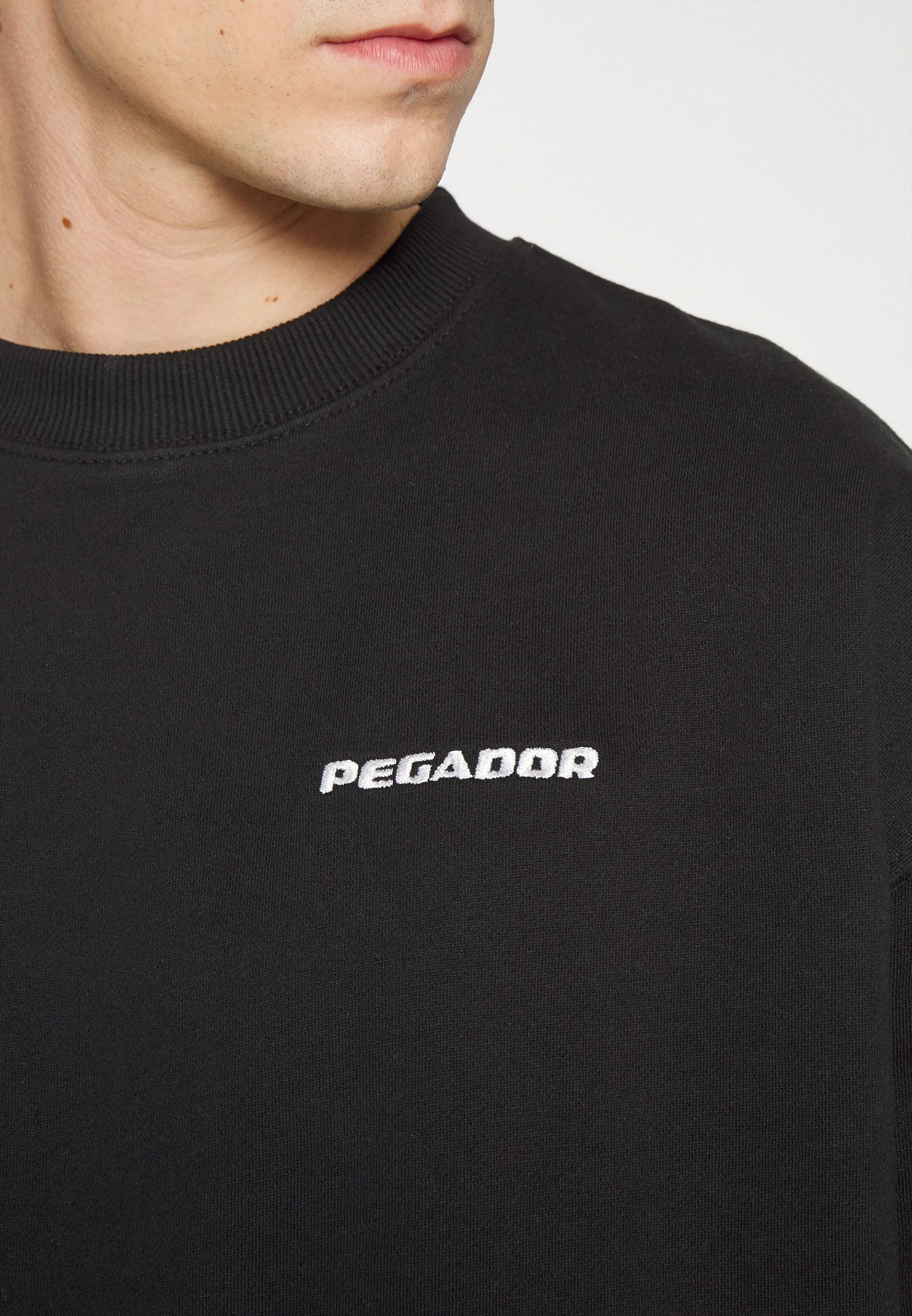 Sudadera con logo de Pegador