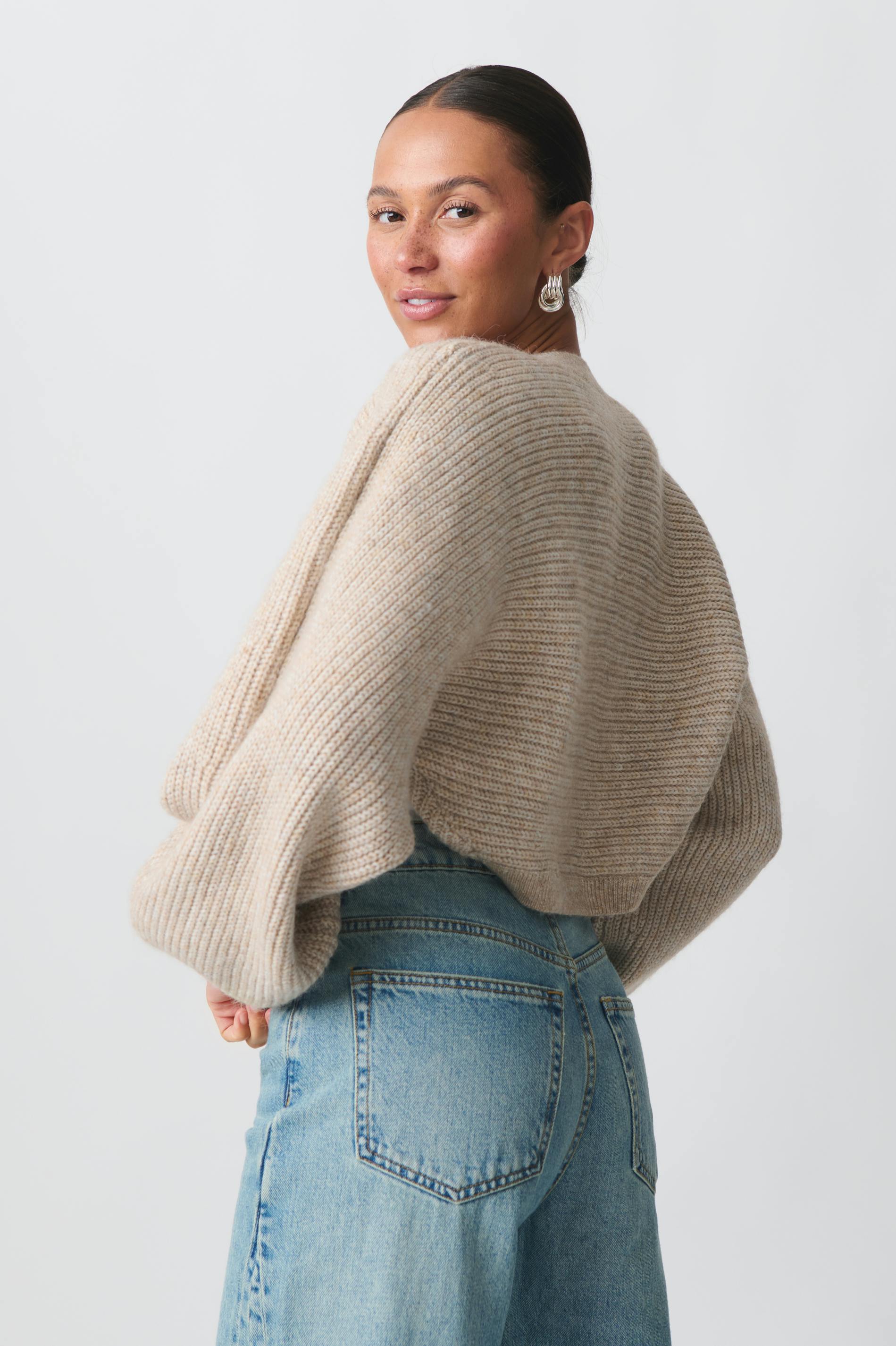 Oversized knitted bolero