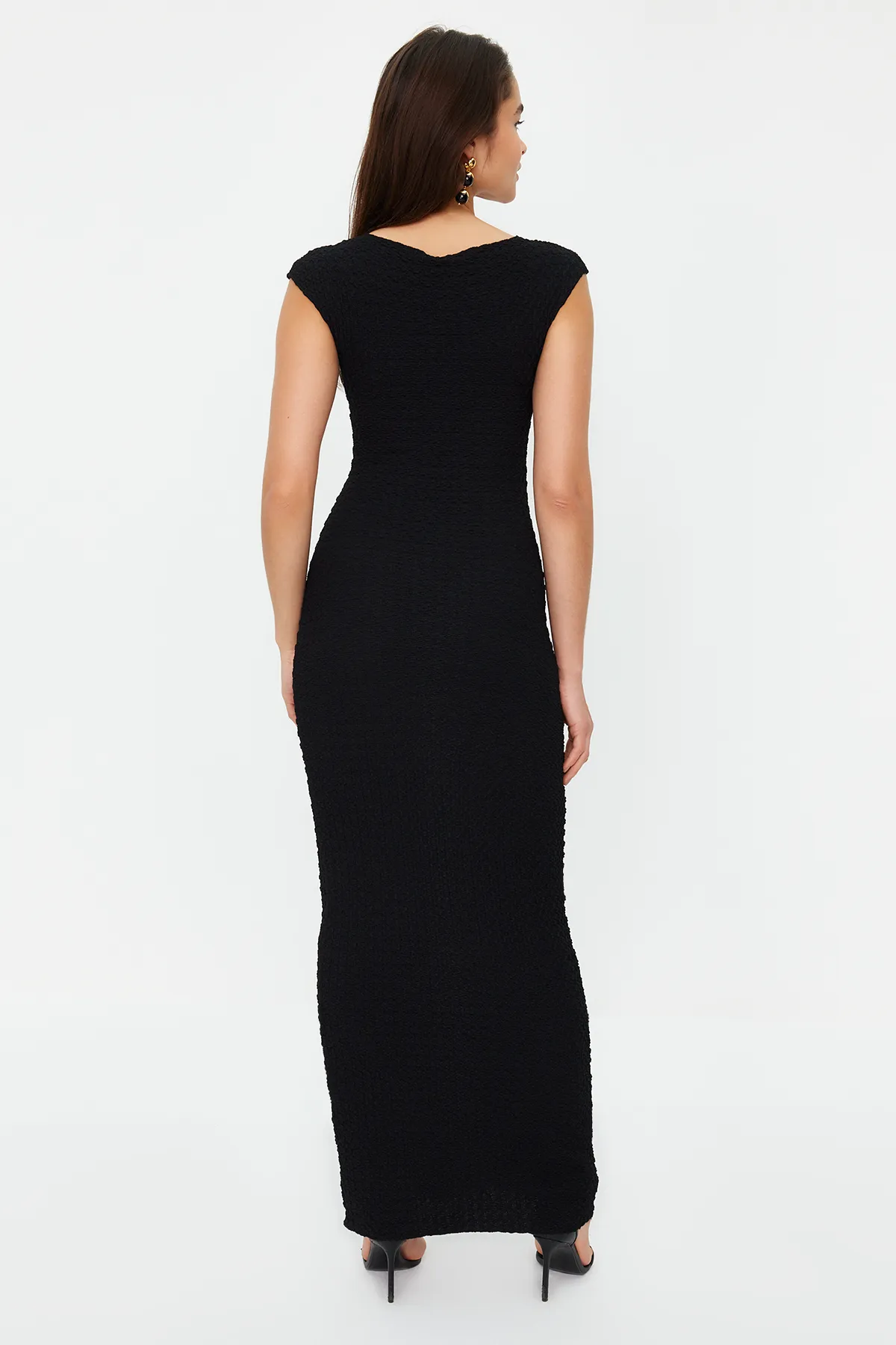 Trendyol Collection  Schwarzes, tailliertes/tailliertes Strick-Midi-Bleistiftkleid mit Mondärmeln aus strukturiertem Stoff TWOSS24EL00103