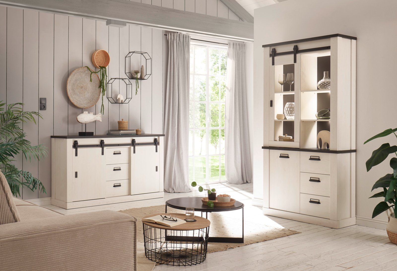 Furn.Design Esszimmer-Set Stove, (Möbel-Set in Pinie weiß Landhaus, 2-teilig), mit Scheunentorbeschlag