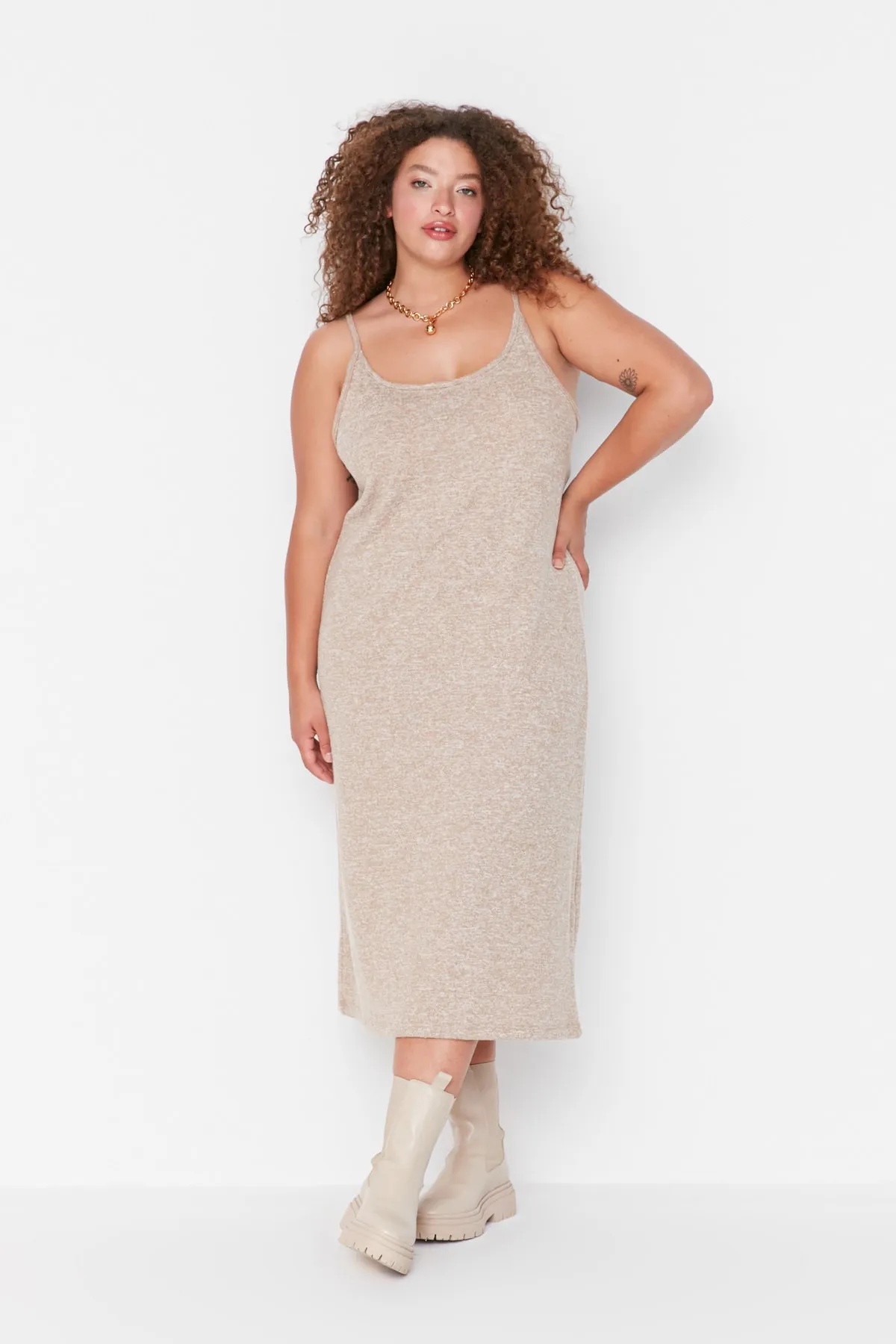 Trendyol Curve  Beigefarbenes, weiches Cardigan-Kleid-Strick-2-teiliges Set TBBAW23AH00004