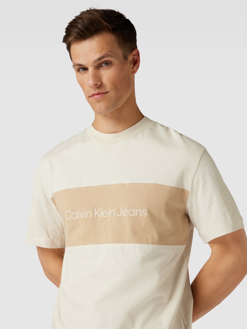 Oversized T-Shirt mit Label-Print Modell 'BLOCKING' in beige