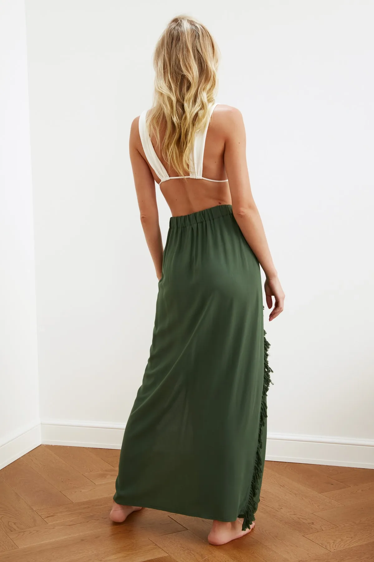 Trendyol Collection  Khakifarbener Strandrock mit Schlitz und Quasten TBESS21ET0133