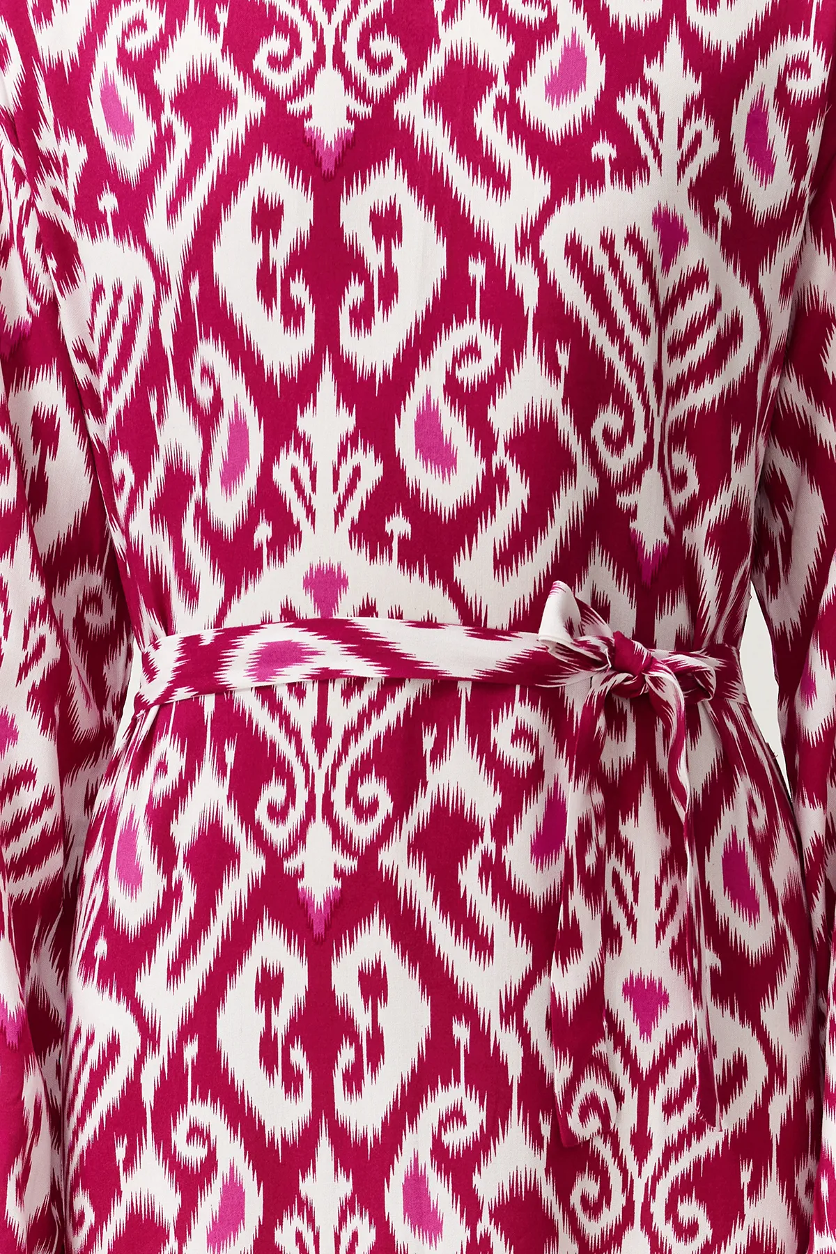Trendyol Modest  Fuchsia Wickelkleid aus Viskosegewebe mit Muster und Gürtel TCTSS24EB00240