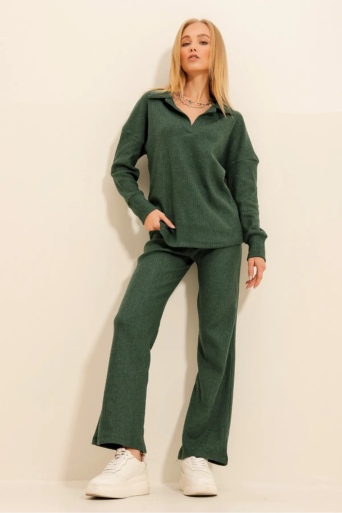Trend Alaçatı Stili  Walnussgrünes Polo-Top und Palazzo-Hose für Damen aus Strickober- und -unterteil im Set ALC-796-001