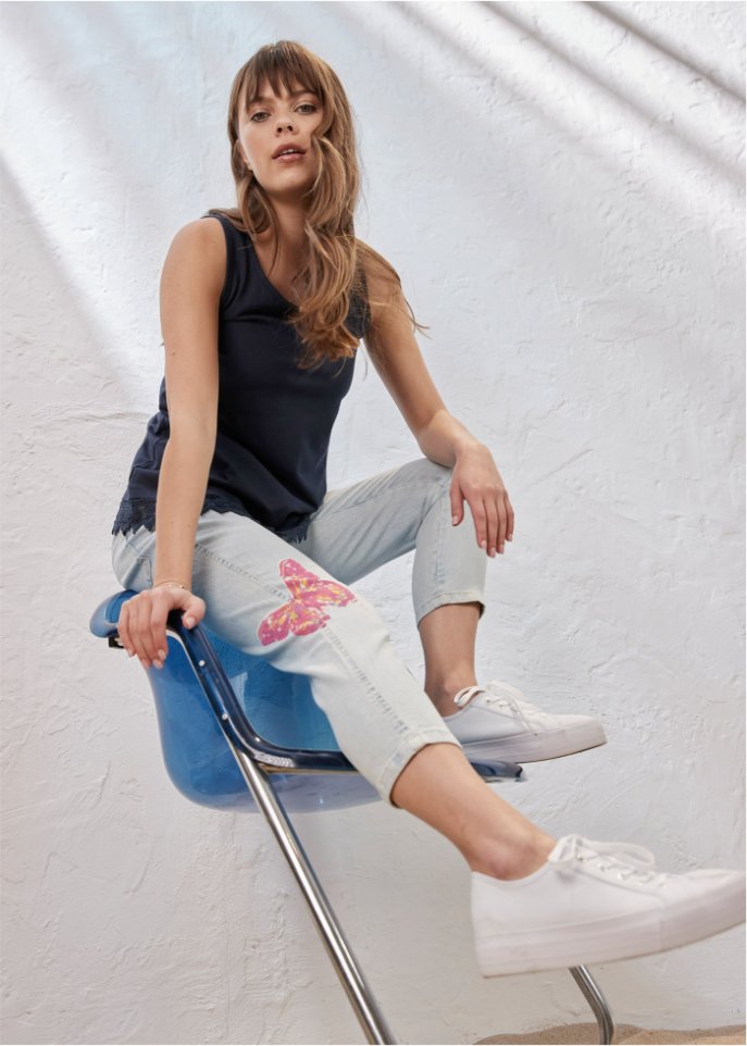 Boyfriend-Jeans mit Schmetterlings-Druck in 7/8-Länge