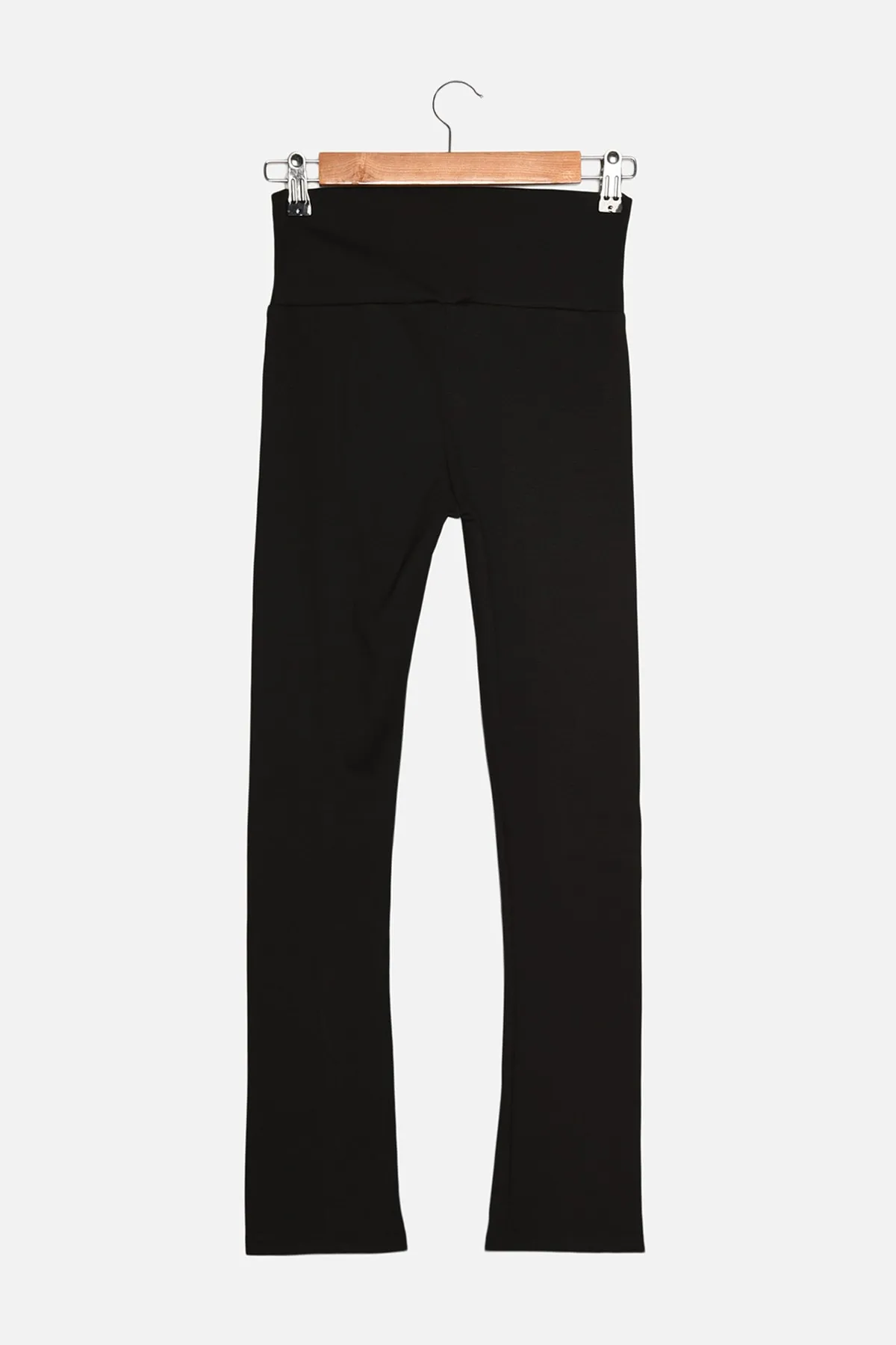 Trendyol Collection  Schwarze Strick-Leggings mit hoher Taille und Schlitzdetail auf der Vorderseite TWOAW22TA0004