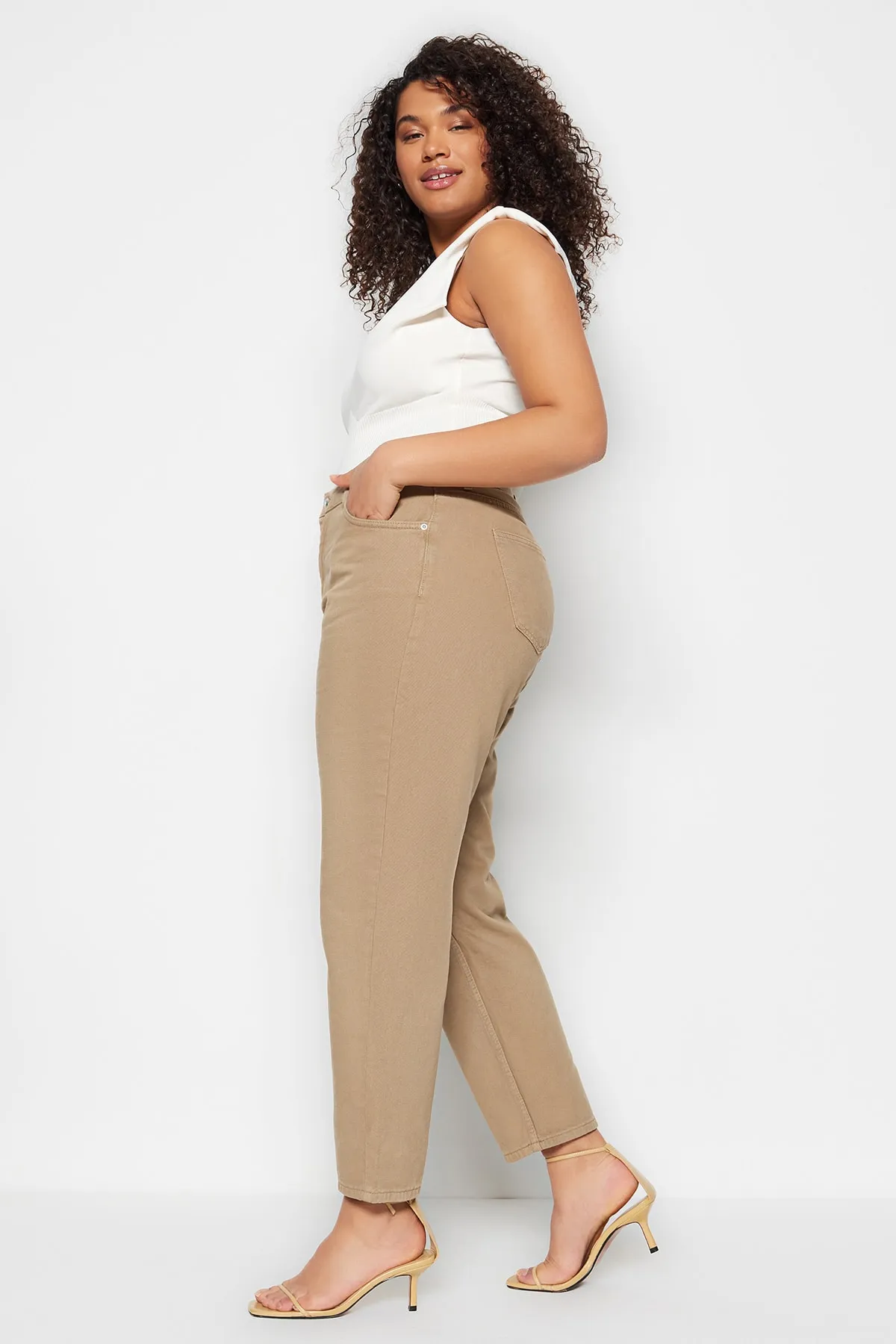 Trendyol Curve  Große Größen in Jeans - Braun - Mom