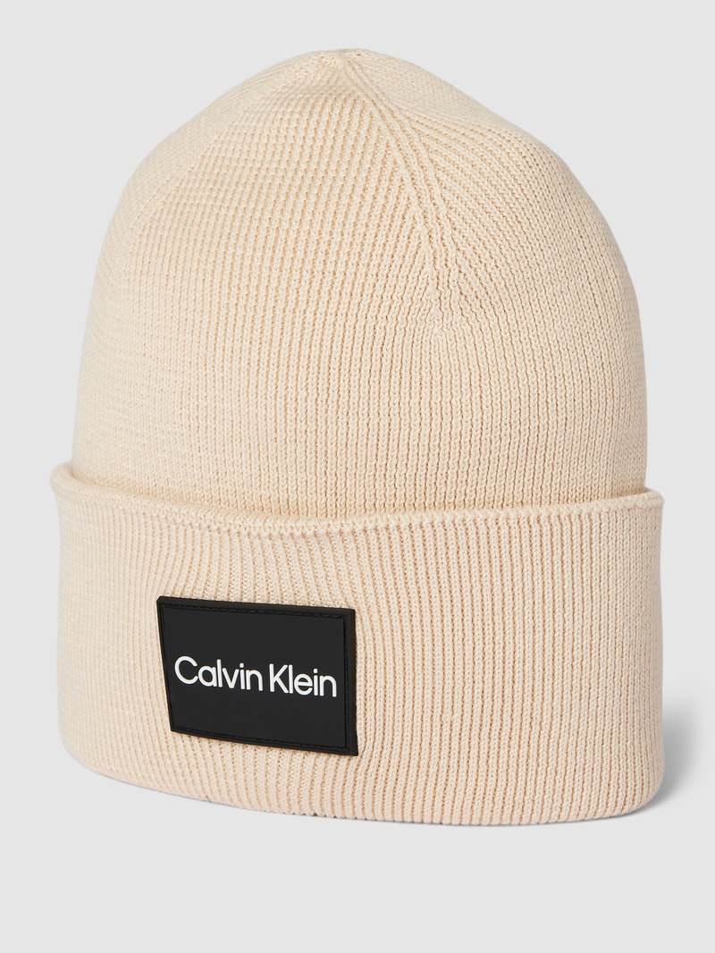 Beanie mit Label-Detail in sand