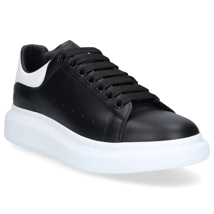Alexander McQueen - Sneaker low LARRY Kalbsleder - schwarz