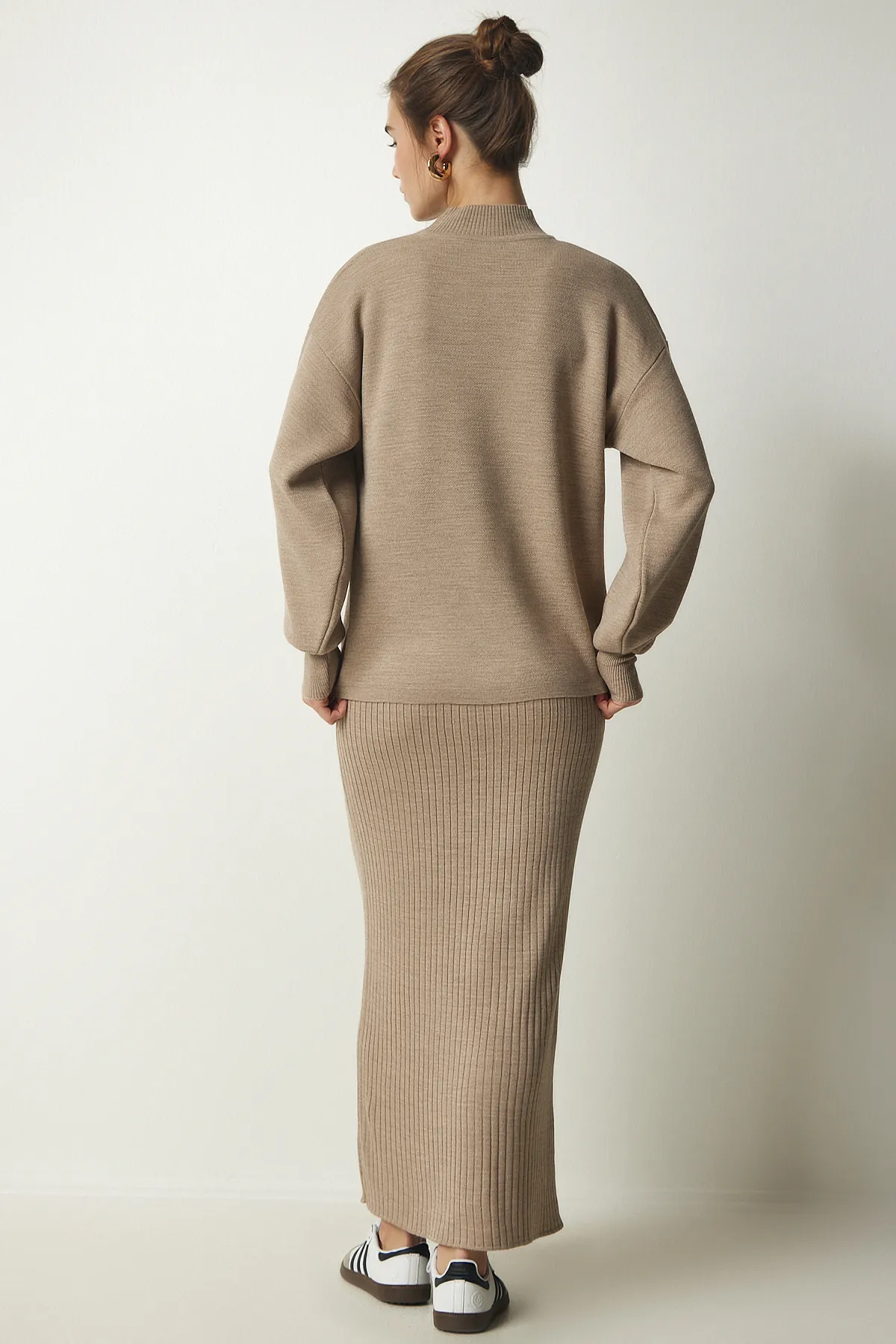 Happiness İstanbul  Pulloverkleid aus gerippter Nerzstrickware für Damen KG00006