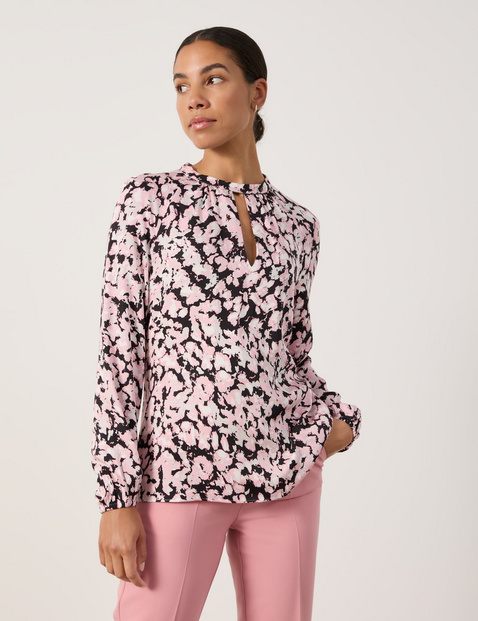 Bluse mit Ausschnittschlitzen