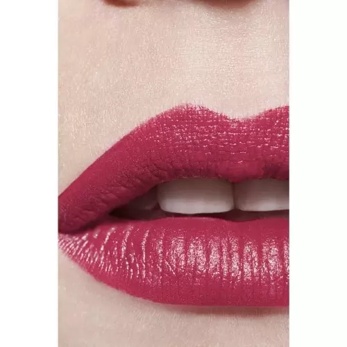 ROUGE ALLURE L'EXTRAIT High-intensity red. an extract of light and care