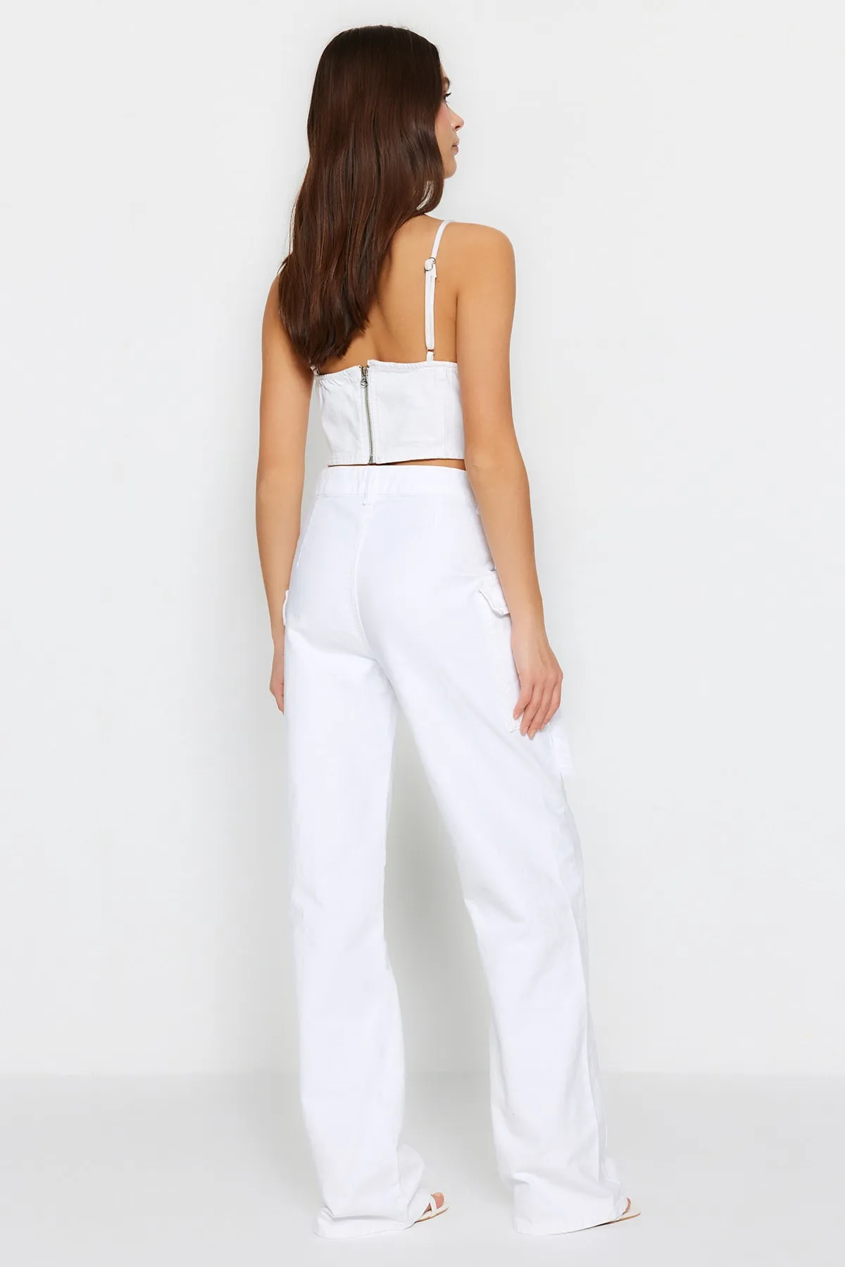 Trendyol Collection  Weiße Jeans mit hoher Taille und weitem Bein TWOSS23JE00262