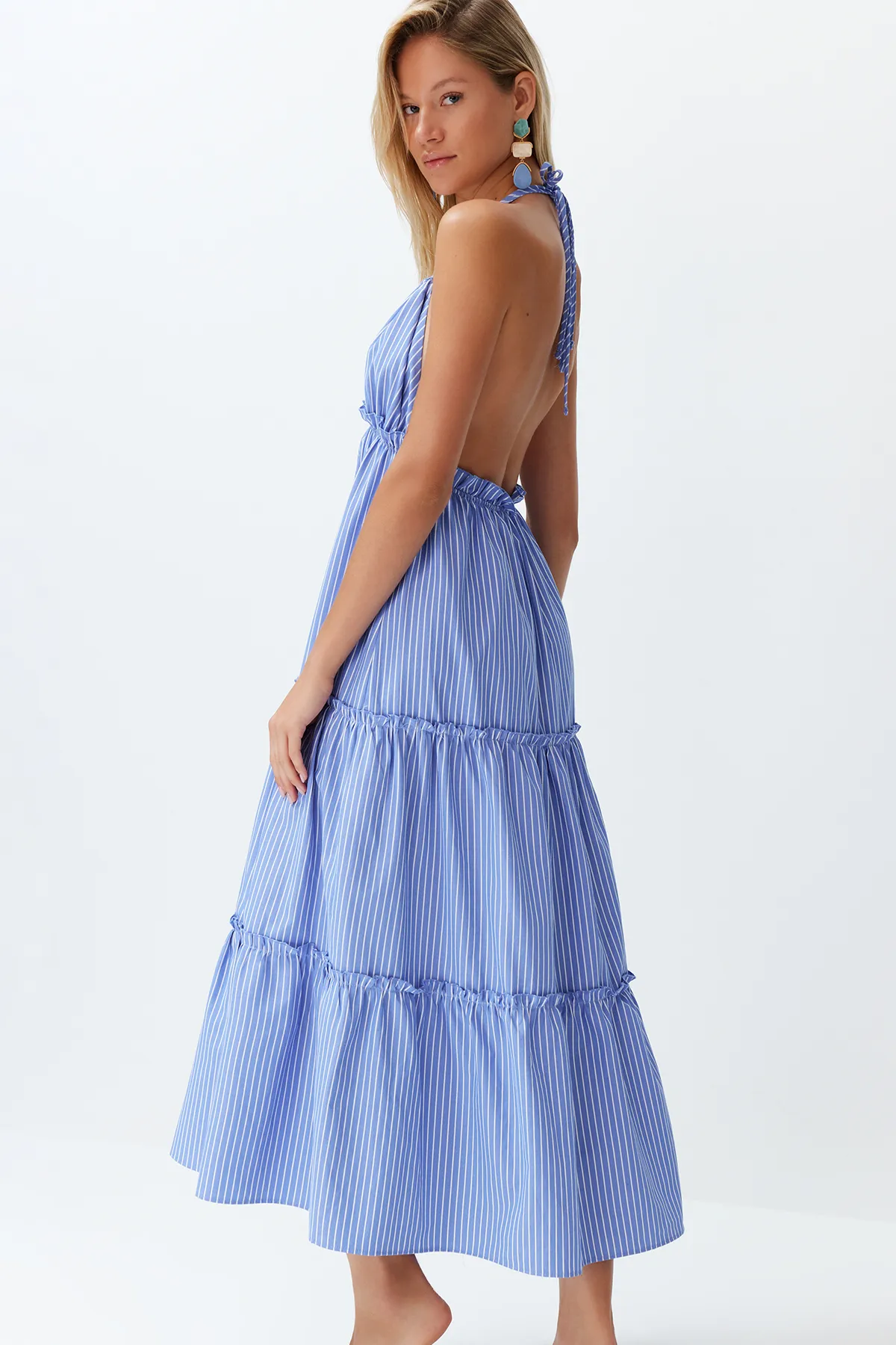 Trendyol Collection  Gestreiftes Maxi-Strandkleid mit gewebten Rüschen TBESS24EL00091