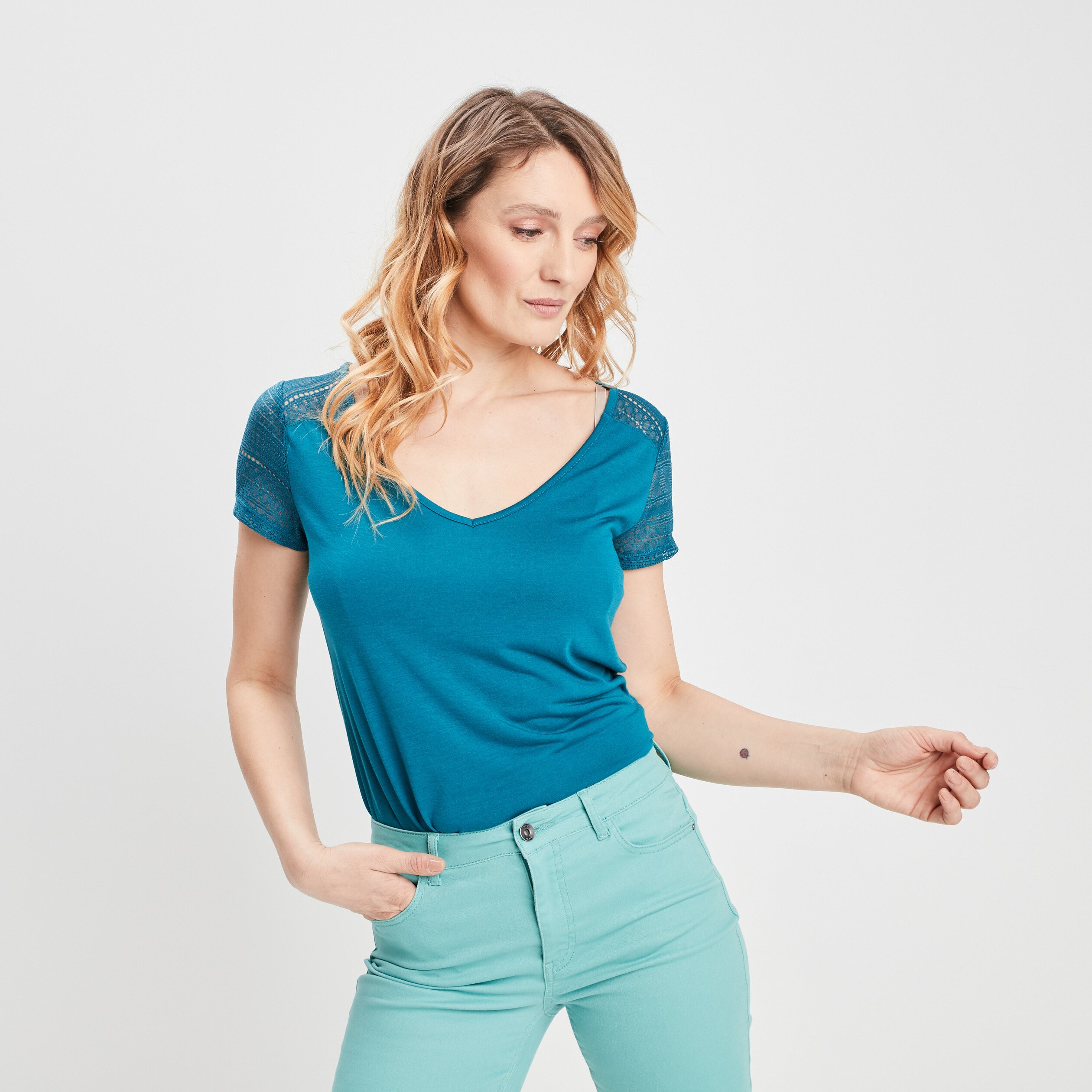 T-shirt manches courtes détail dentelle bleu canard femme | La Halle
