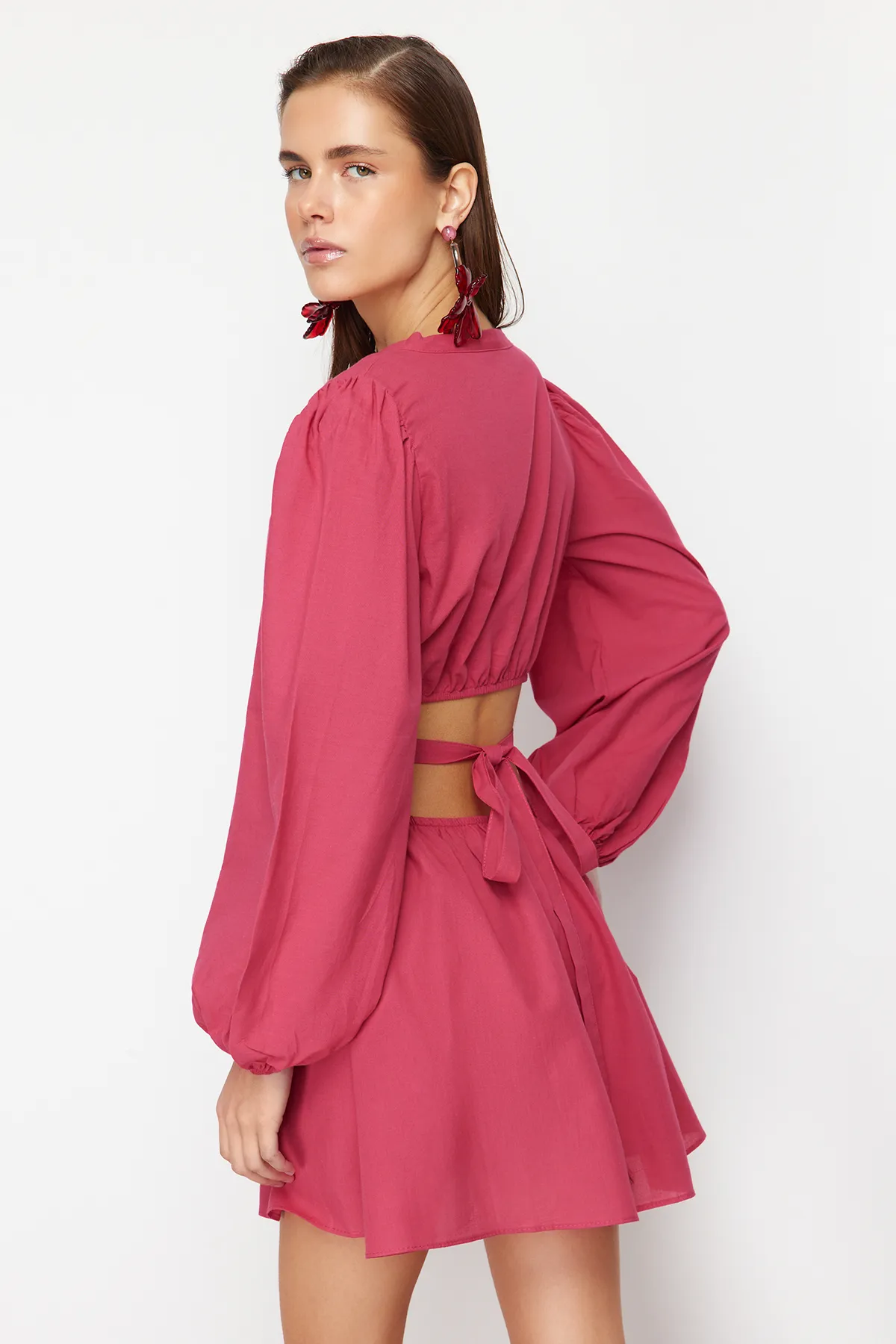 Trendyol Collection  Fuchsia Mini gewebtes Cut-Out/Fenster-Strandkleid TBESS23EL00140
