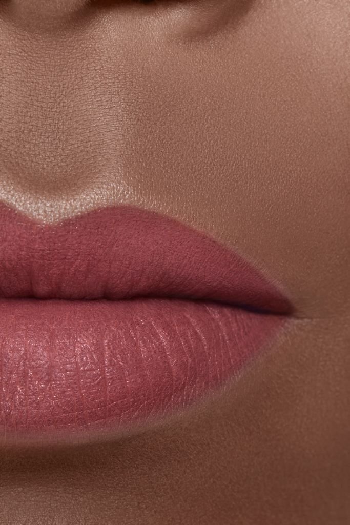 CHANEL ROUGE ALLURE VELVET MATTIERENDER LIPPENSTIFT MIT HOHER FARBINTENSITÄT. MATT-ETUI IN LIMITIERTER EDITION.