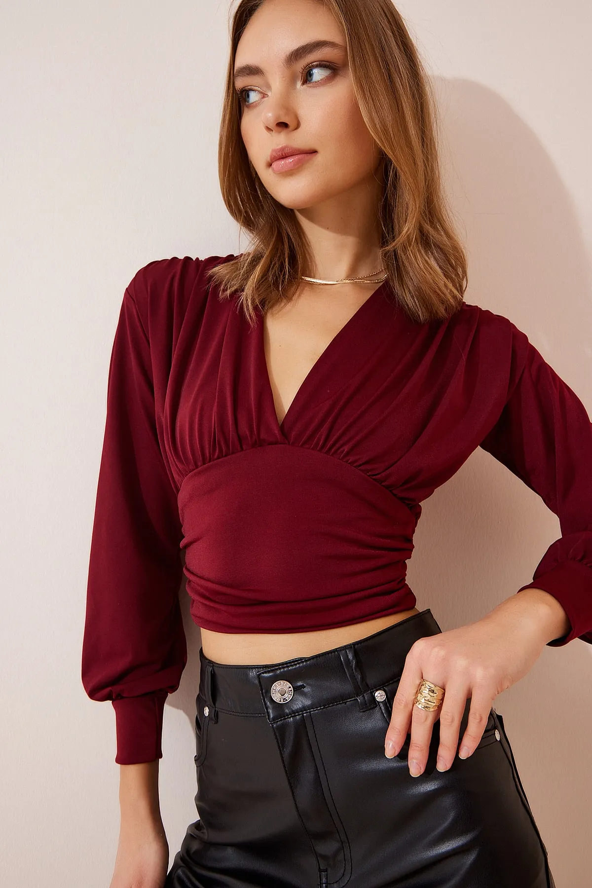Happiness İstanbul  Damen-Strickbluse BF00050 in Weinrot mit tiefem V-Ausschnitt in Sandy-Optik