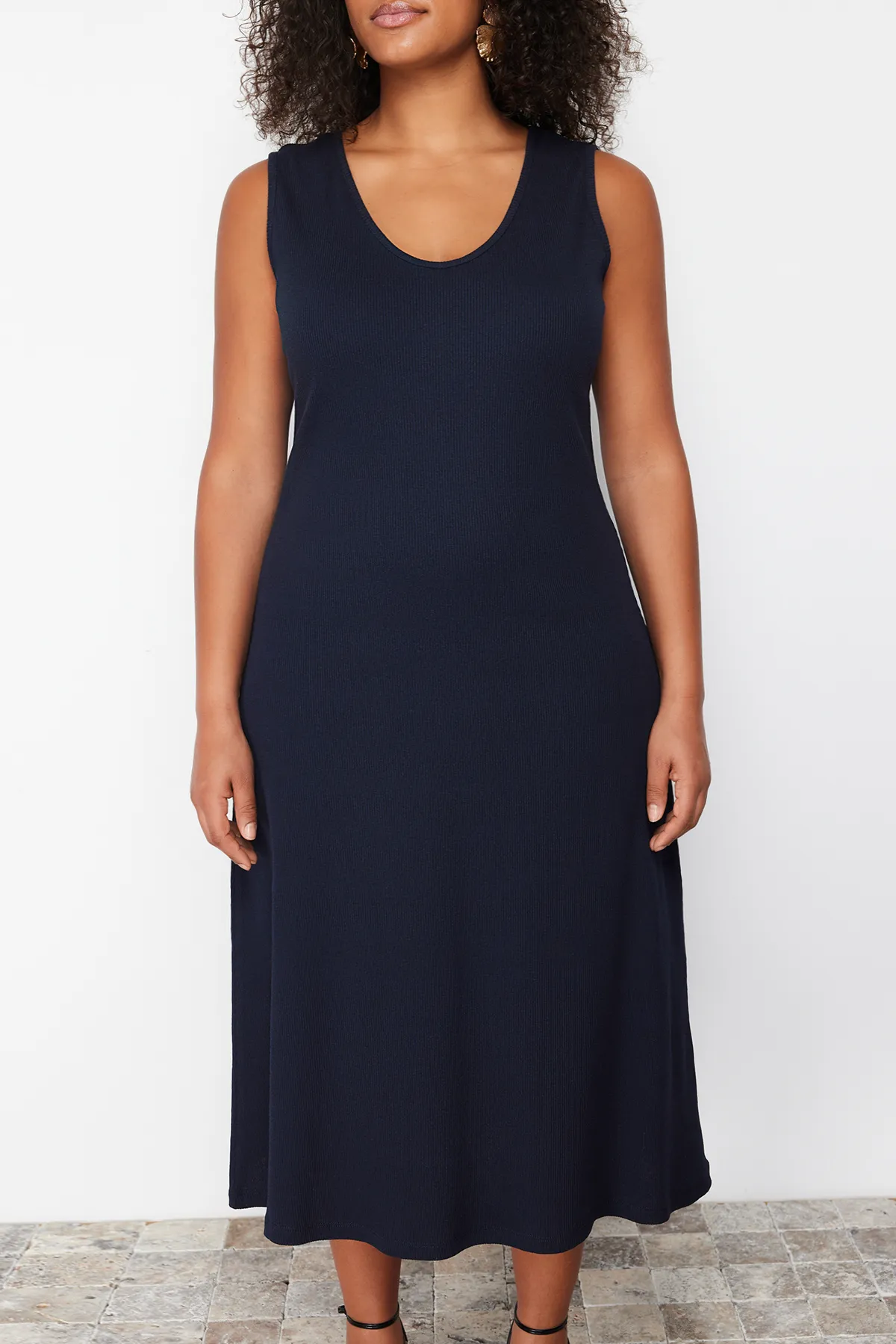 Trendyol Curve  Marineblaues schnurgebundenes Midi-Strickkleid in A-Linie TBBSS24AH00130