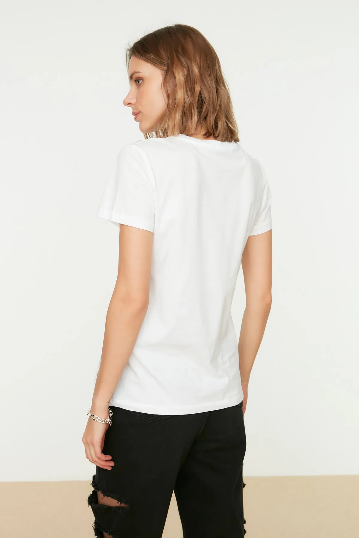 Trendyol Collection  Weißes Strick-T-Shirt mit Rundhalsausschnitt und Stern-Aufdruck, Regular/Regular Fit, 100 % Baumwolle TWOSS20TS0757
