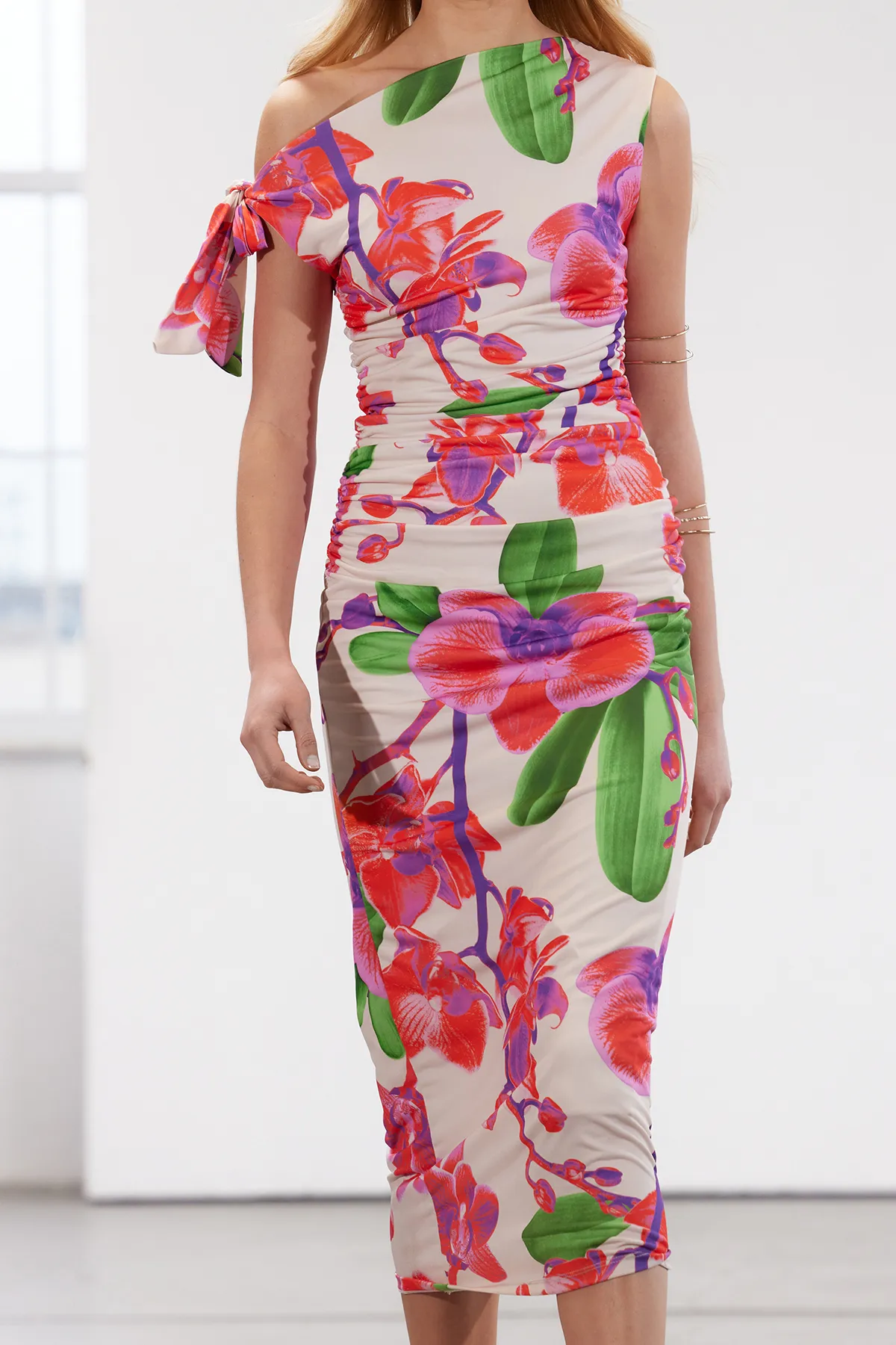Trendyol Collection  Limited Edition – Mehrfarbiges, dehnbares Maxi-Bleistiftkleid aus Strick mit Blumenmuster TWOSS24EL00563
