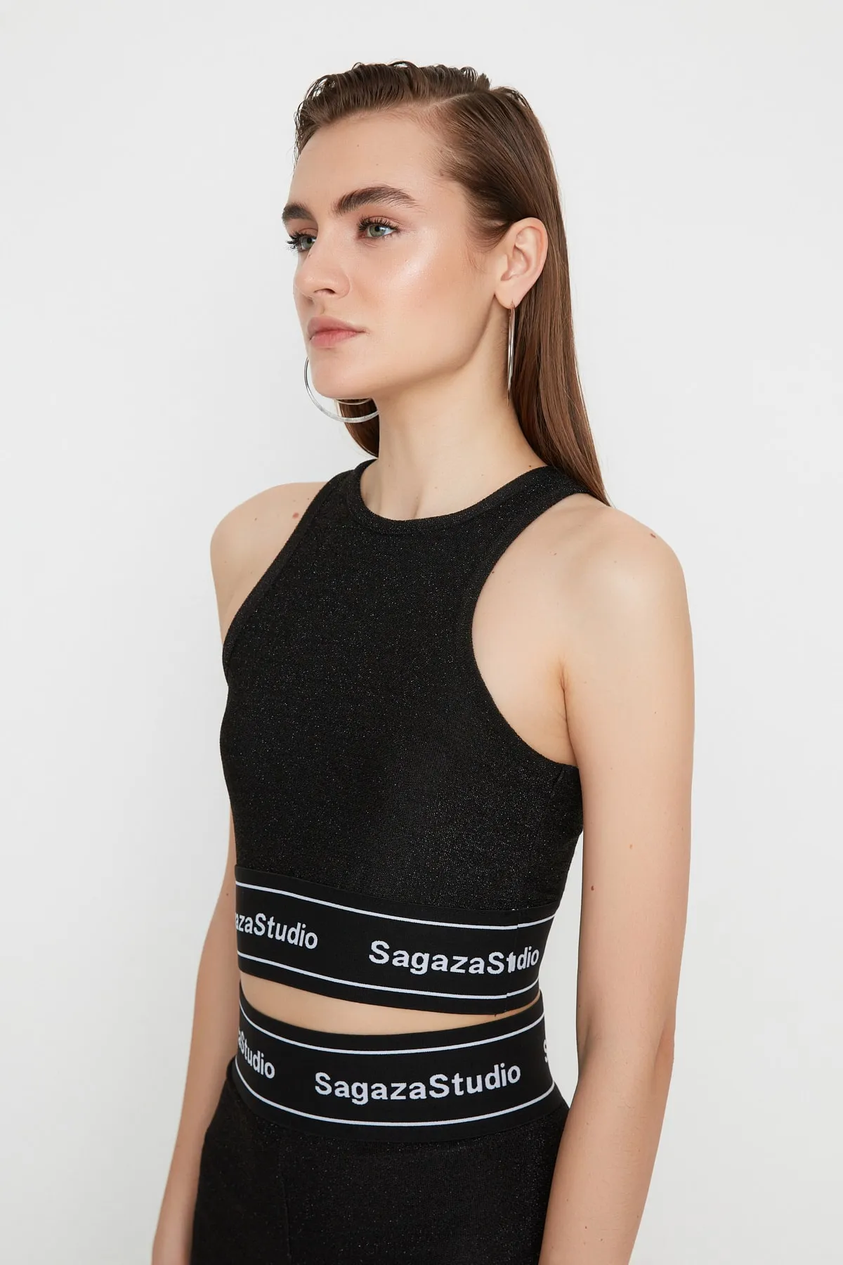 Trendyol Collection  X Sagaza Studio Schwarzes, glänzendes, elastisches, detailliertes Strick-Bustier TPRAW22BS0014