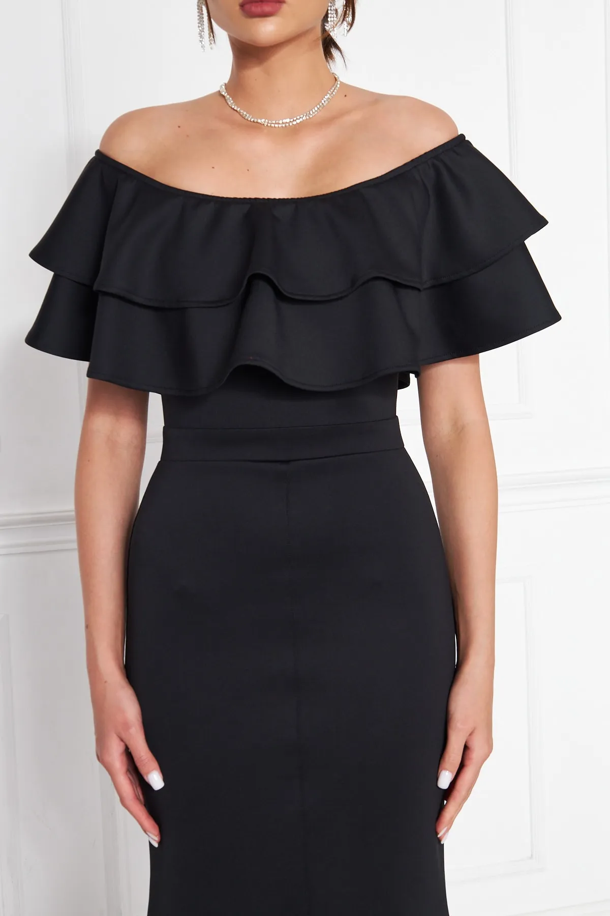 bayansepeti  Flexibles Damenkleid aus Scuba-Stoff mit tiefem Schulterausschnitt, Schlitzdetail, Maxilänge, Fischmodell, schwarzes Kleid 164