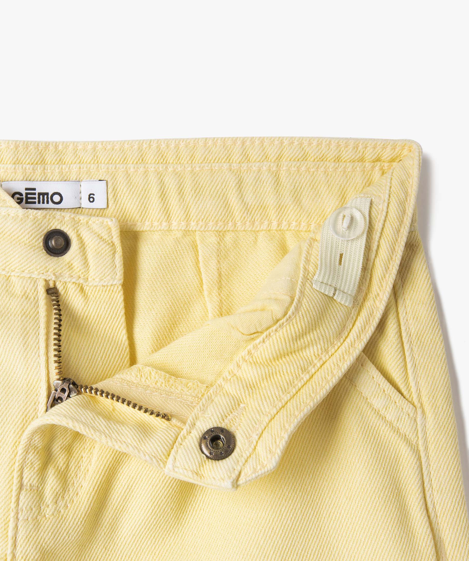Short fille en toile denim avec bas arrondi jaune | GEMO