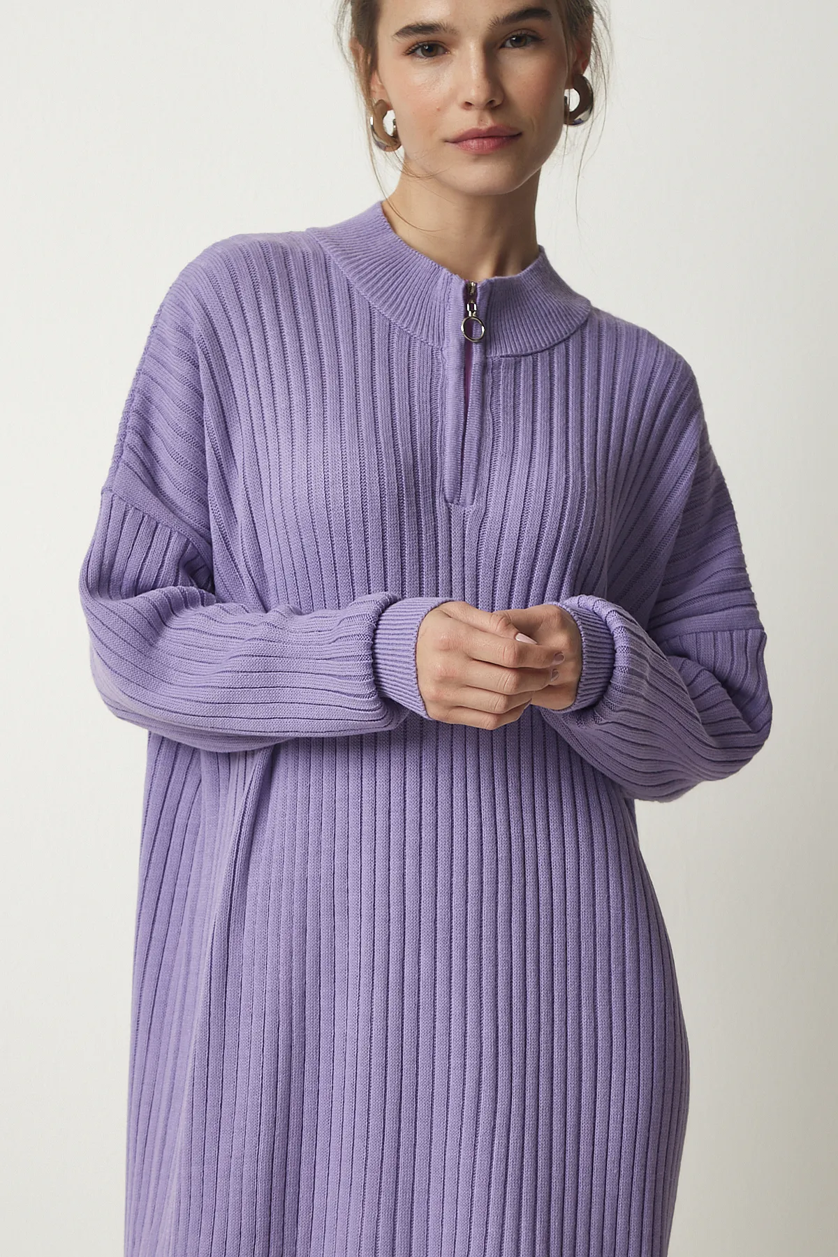 Happiness İstanbul  Geripptes Oversize-Strickkleid für Damen in Lila DD01251