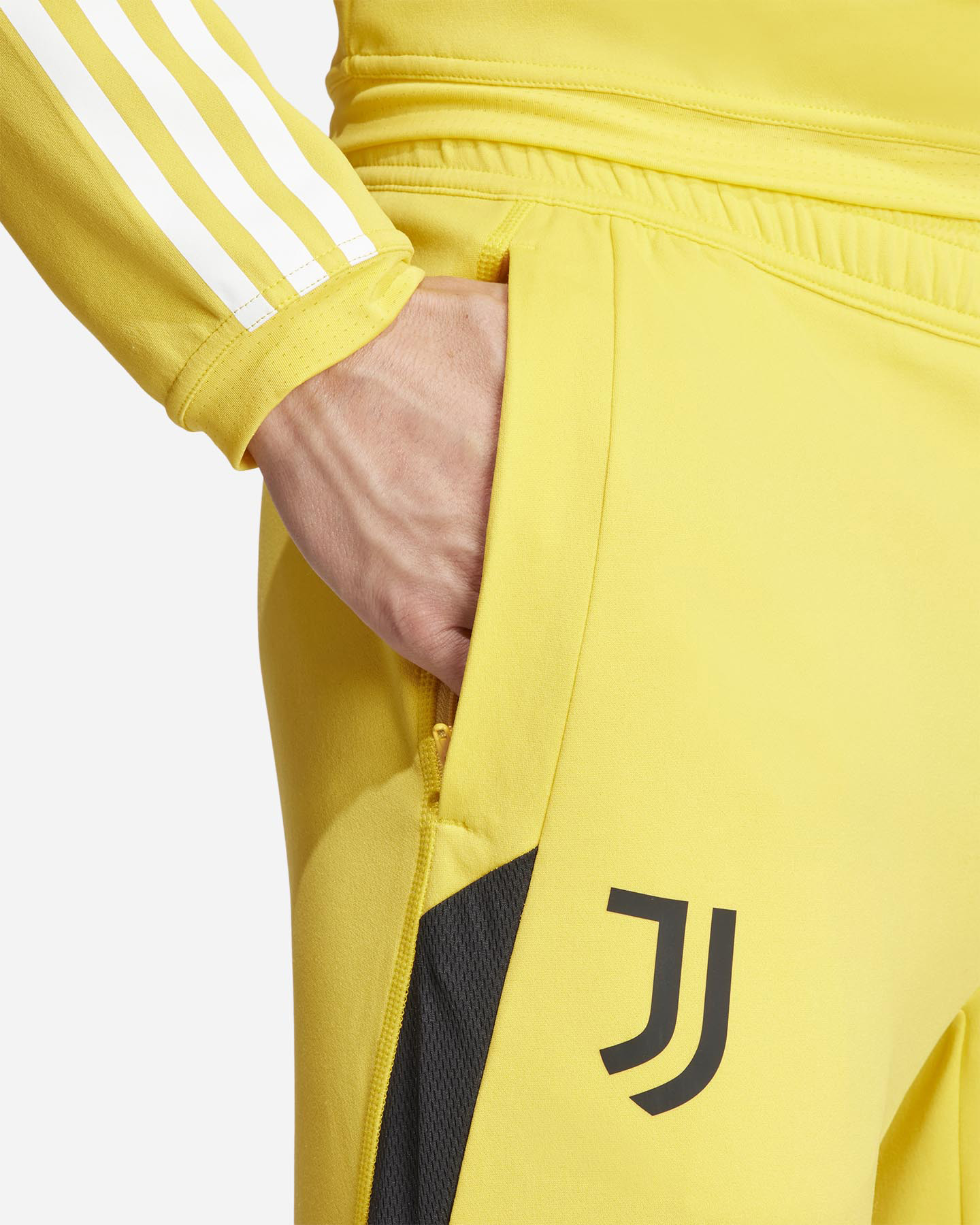 Oficiálne futbalové oblečenie Adidas Juventus 23-24 M IQ0871