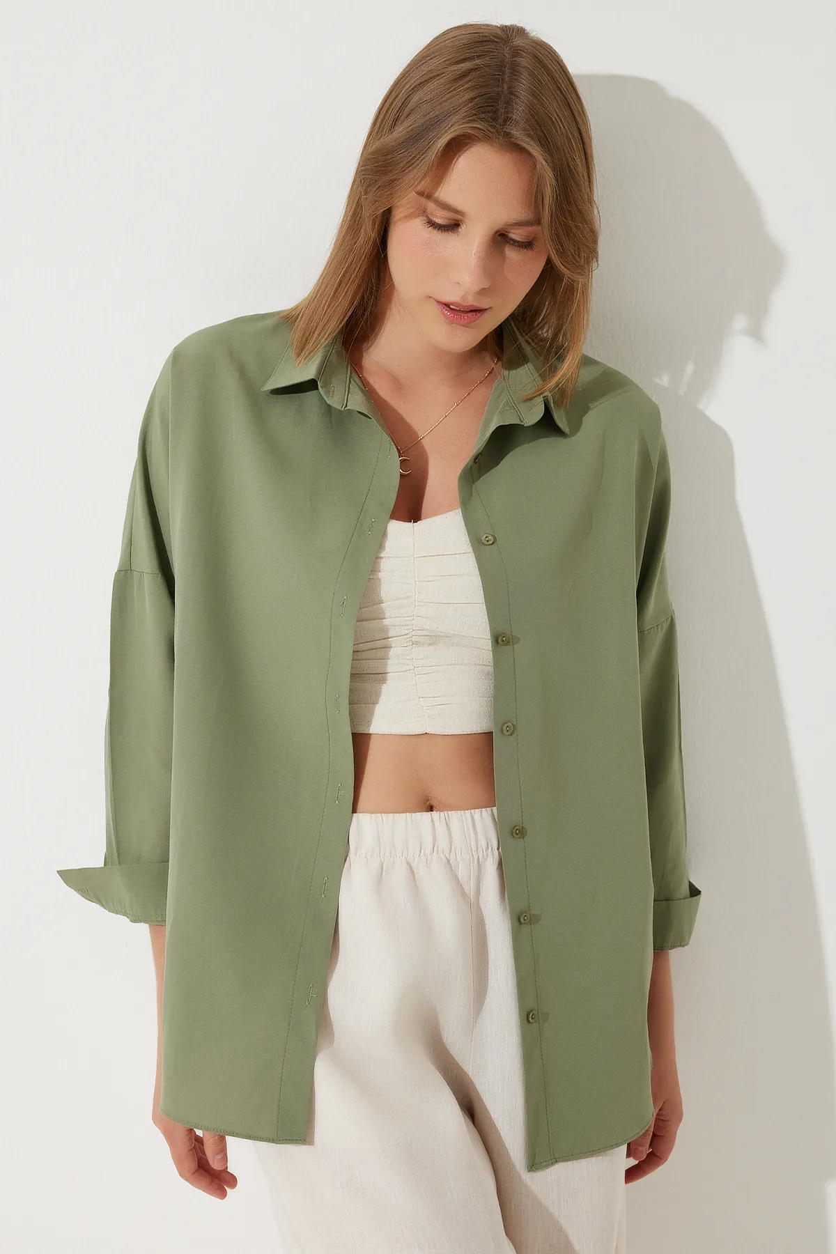 Happiness İstanbul  Khakifarbenes, langes Basic-Shirt für Damen in Übergröße DD00842