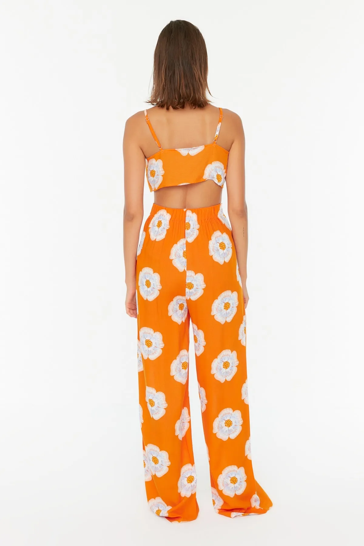 Trendyol Collection  Oranges Set aus Strandbluse und Strandhose mit Blumenmuster und Krawatte TBESS22AU0108