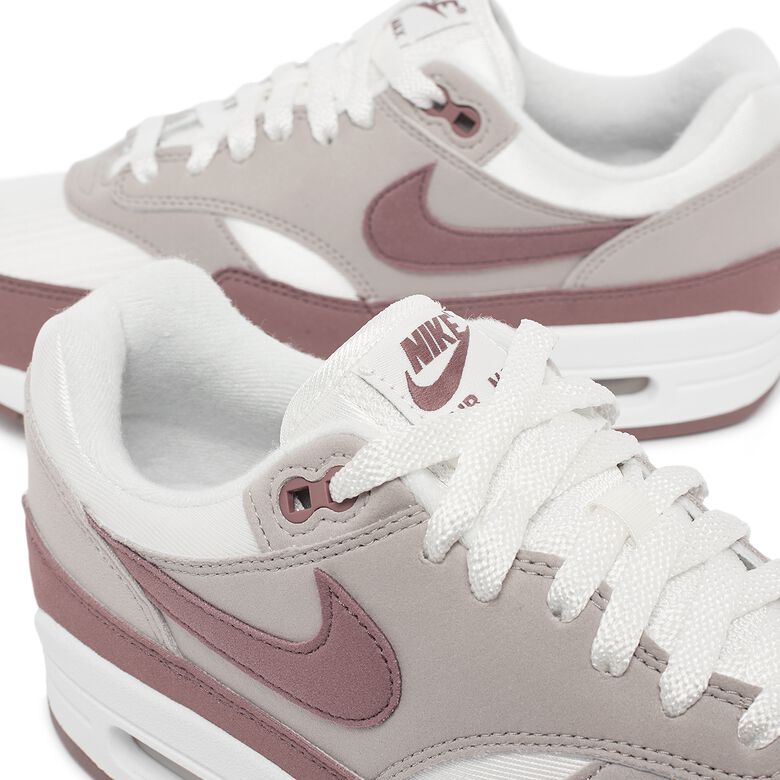 NIKE Air Max 1 