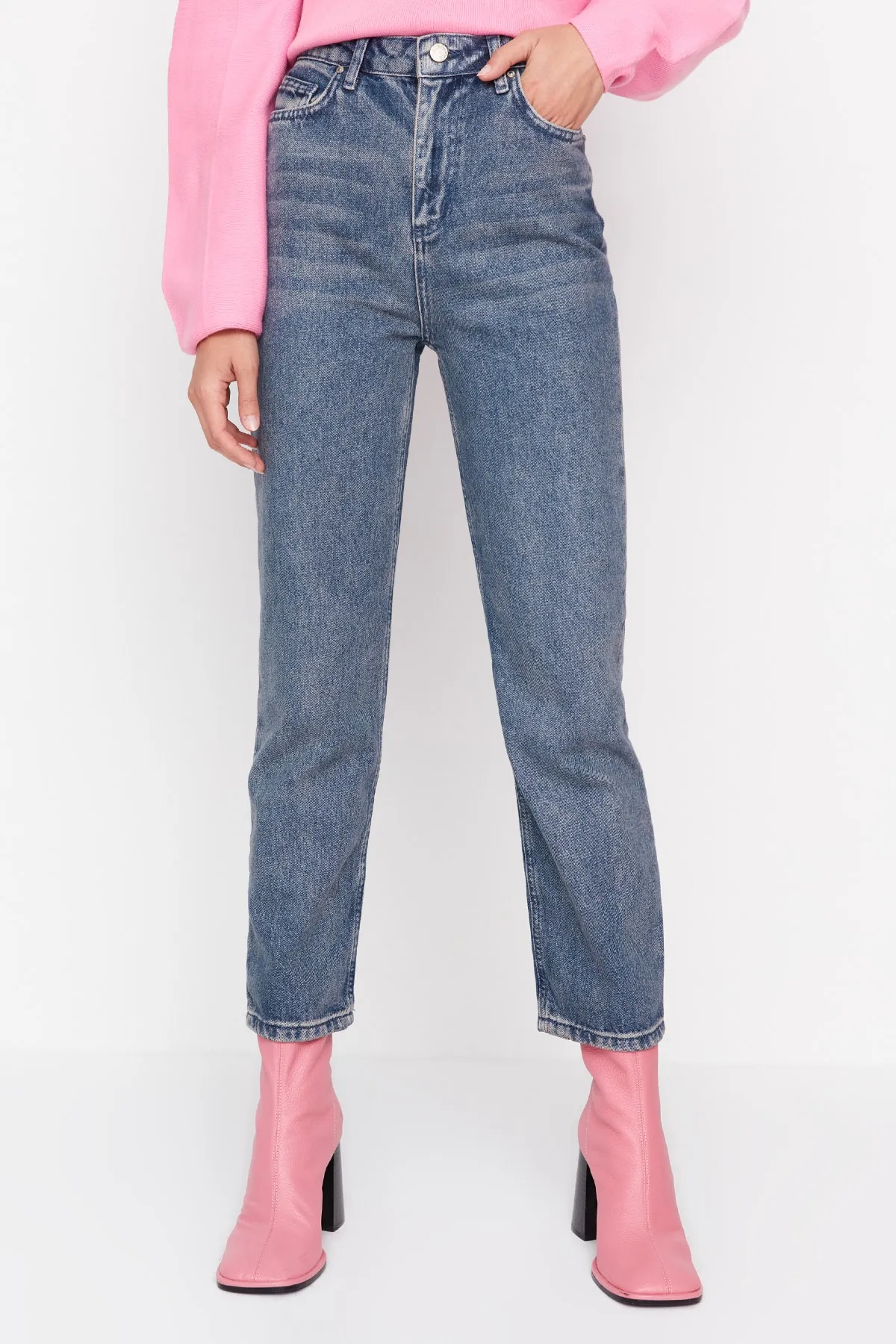 Trendyol Collection  Blaue gerade Jeans mit hoher Taille TWOSS20JE0166