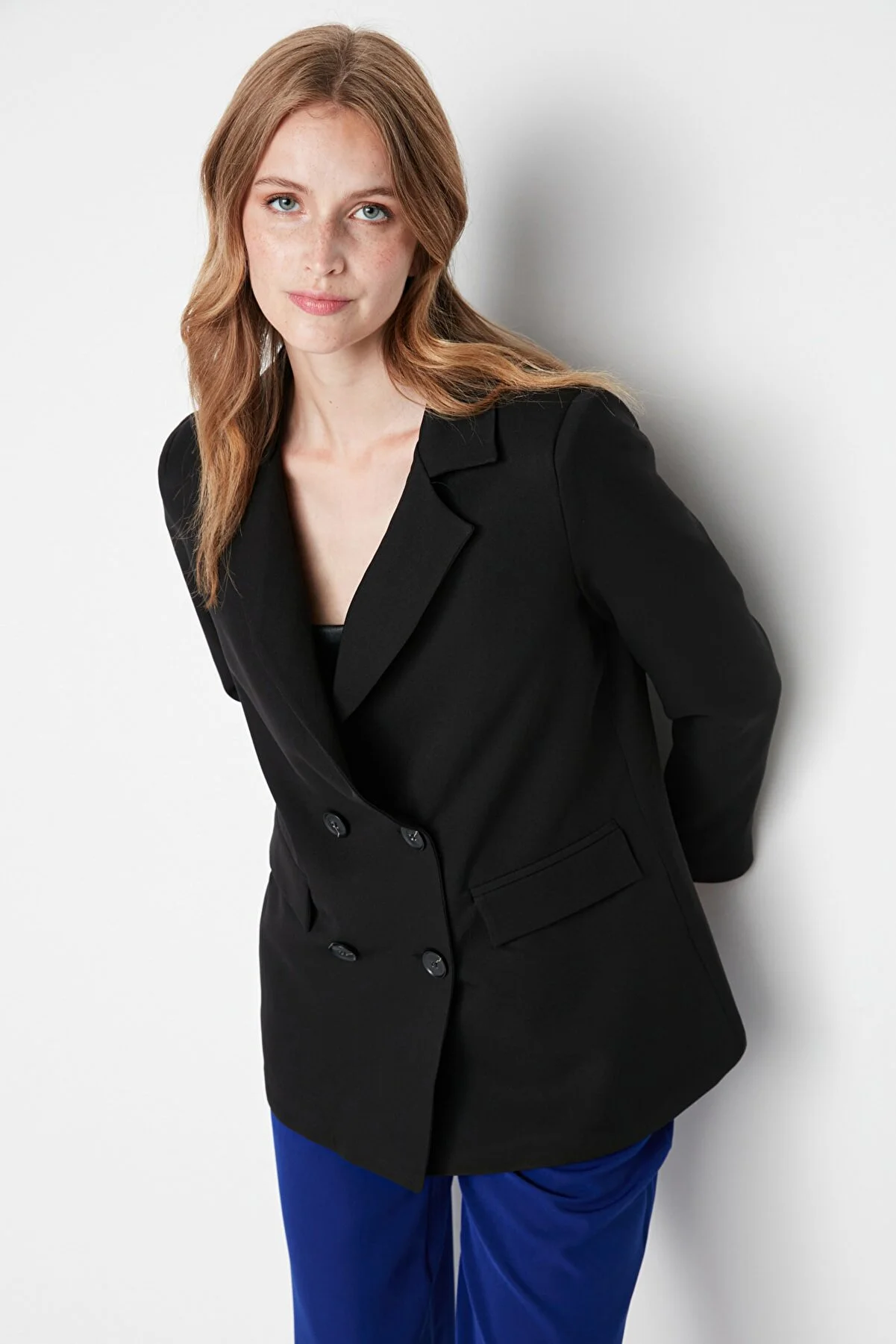 Trendyol Collection  Schwarze, gefütterte, geknöpfte, gewebte Blazerjacke TWOAW21CE0272