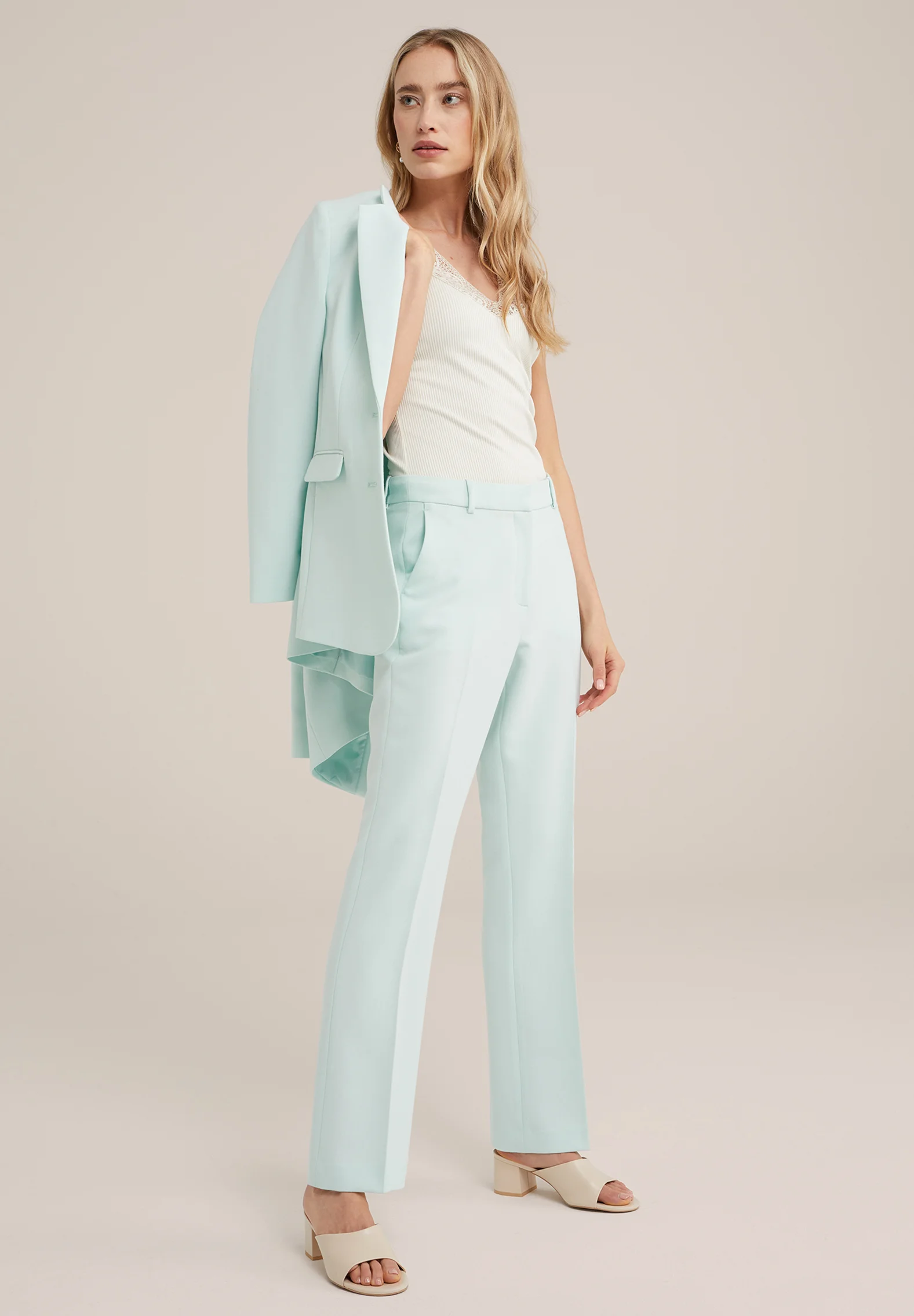 WE Fashion REGULAR FIT - Abrigo corto