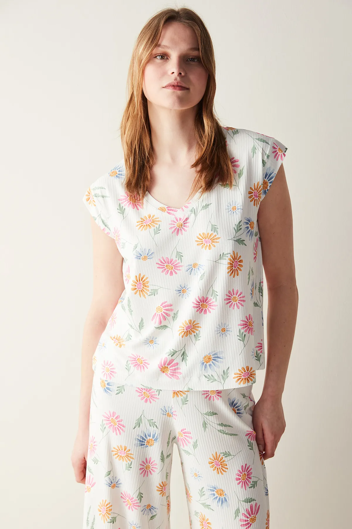 Penti  Cremefarbenes T-Shirt-Pyjama-Oberteil mit Flora-Print