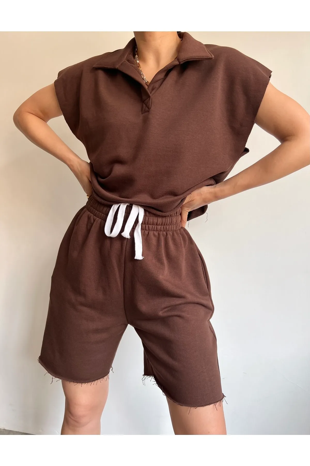 MAİ COLLECTİON  Braunes Polo-Shorts-Set für Damen
