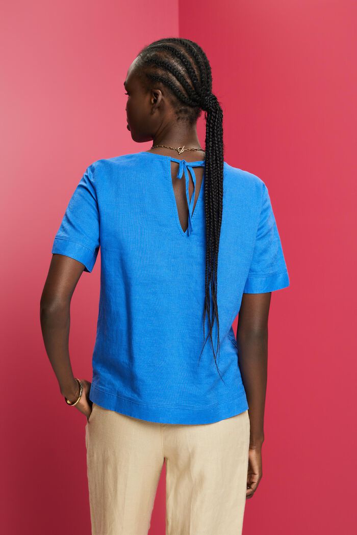 Bluse mit Tropfenverschluss