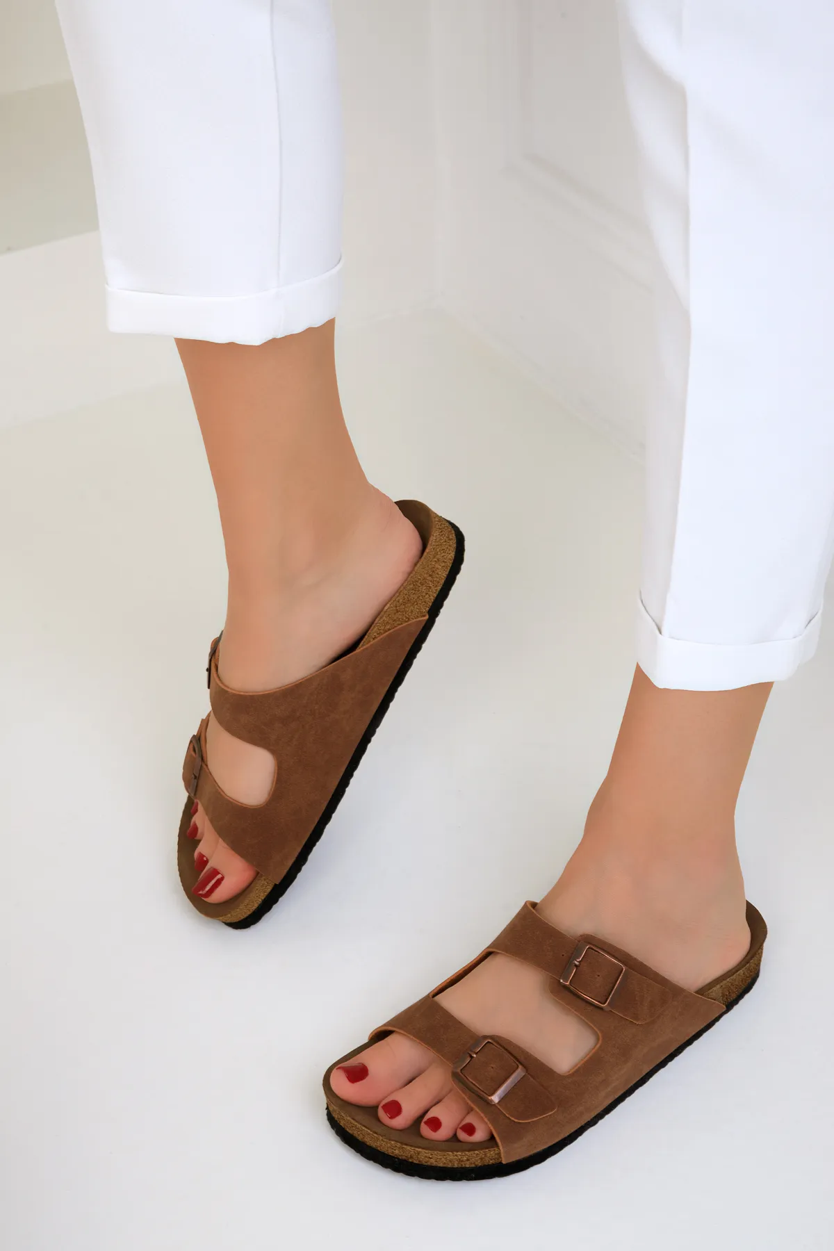 SOHO  Hellbraune Damen-Hausschuhe 17266