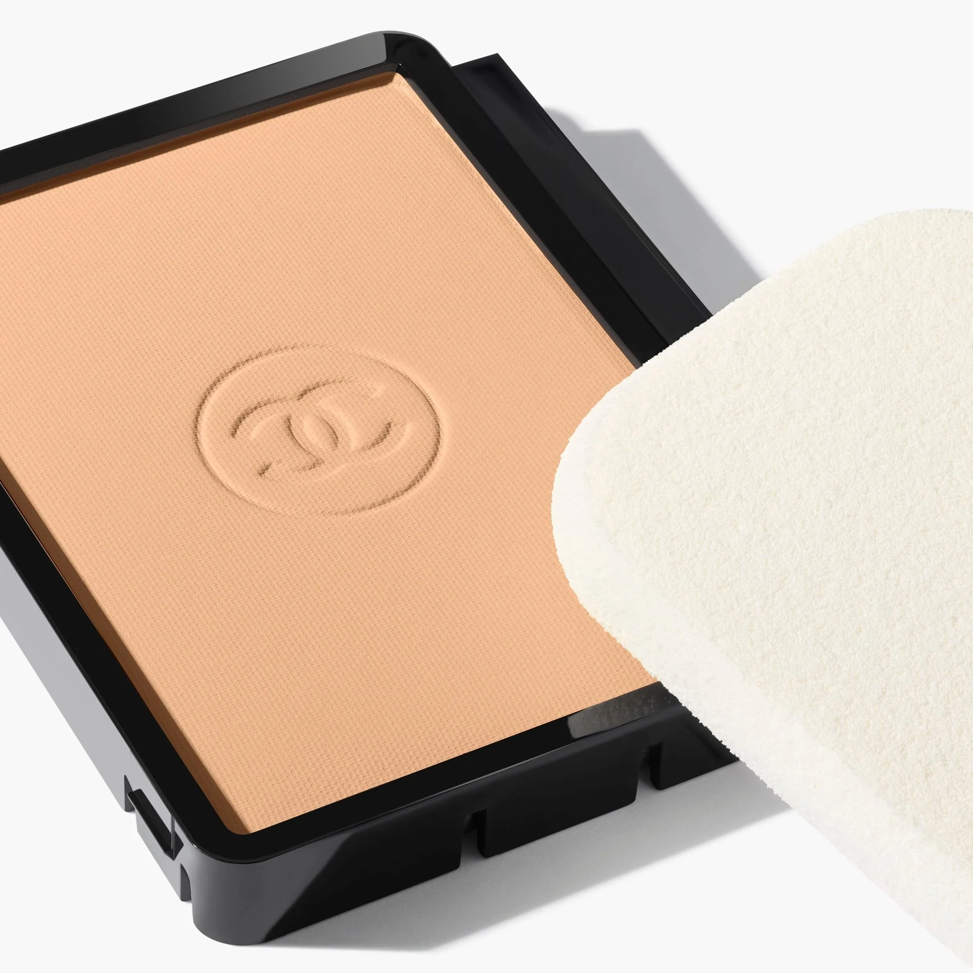 ULTRA LE TEINT REFILL - BASE DE MAQUILLAJE COMPACTA DE ALTA PERFECCIÓN. LARGA DURACIÓN. MÁXIMO CONFORT.