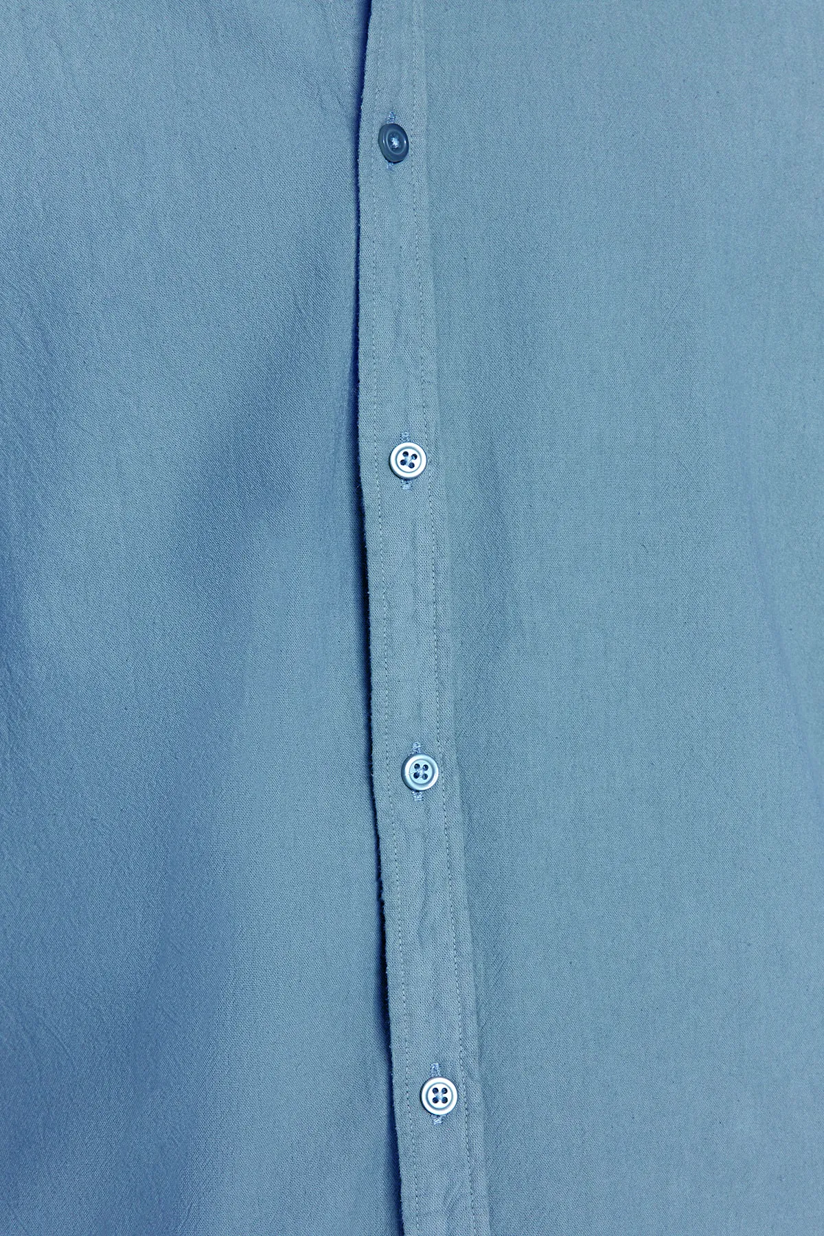 Trendyol Collection  Blaues Unisex-Hemd mit regulärer Passform aus 100 % Baumwolle und Leinenoptik TMNSS23GO00099