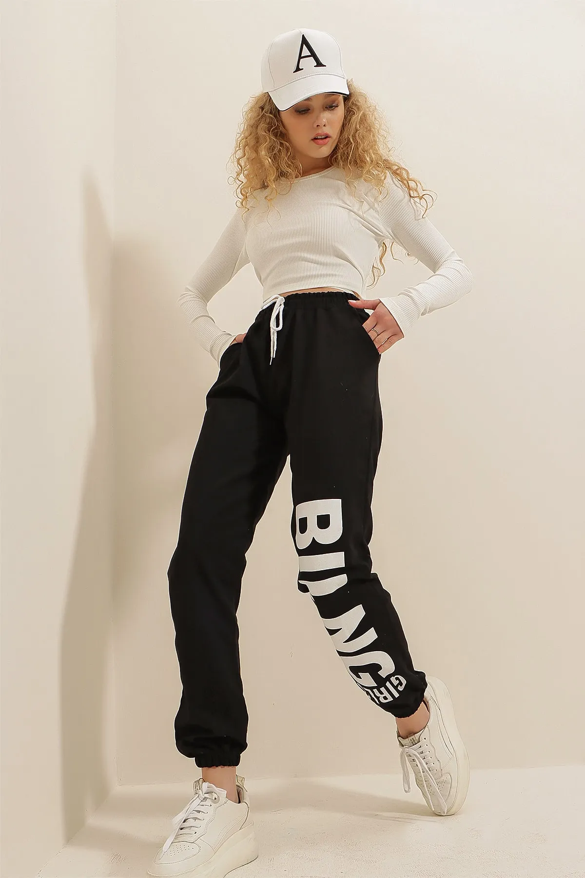 Trend Alaçatı Stili  Jogginghose - Schwarz - Relaxed