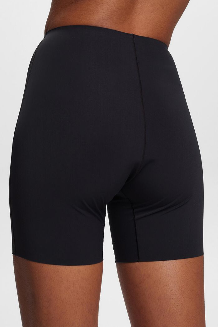 Recycelt: Shorts mit dezentem Shaping-Effekt