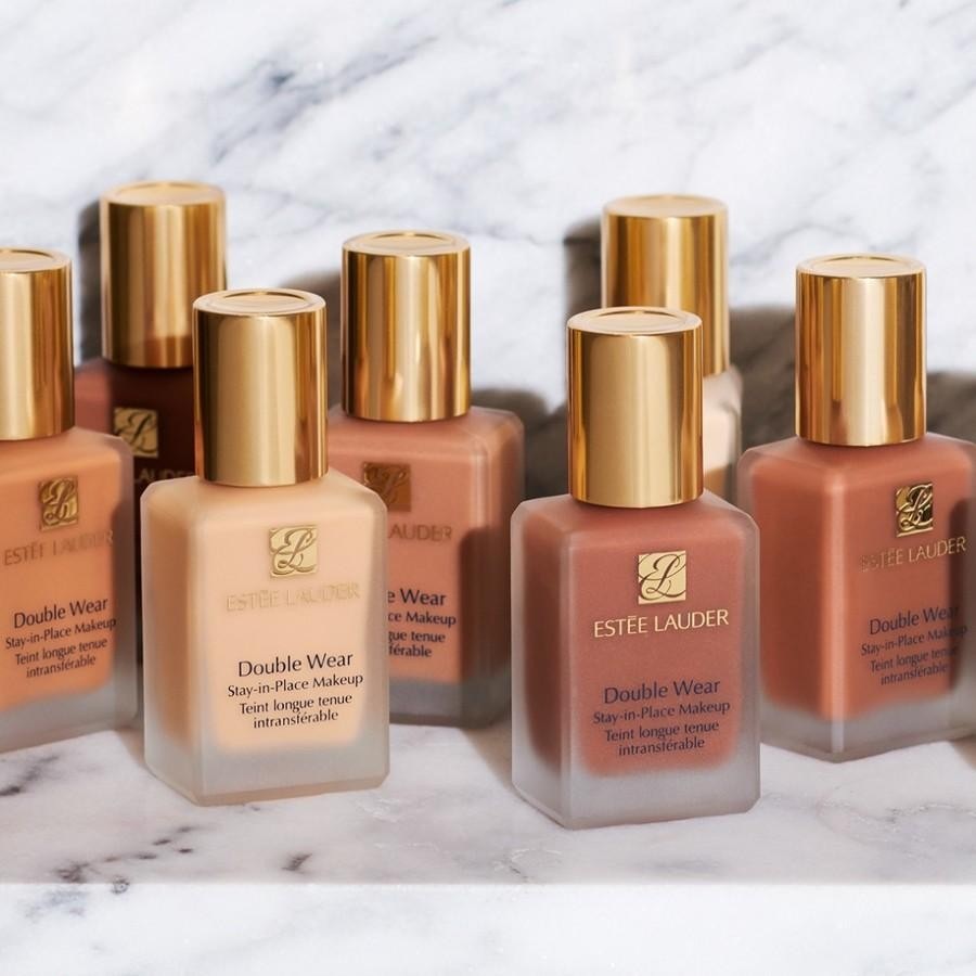 „Estée Lauder“ ilgai išliekantis, atsparus lipnumui makiažo pagrindas SPF 10
